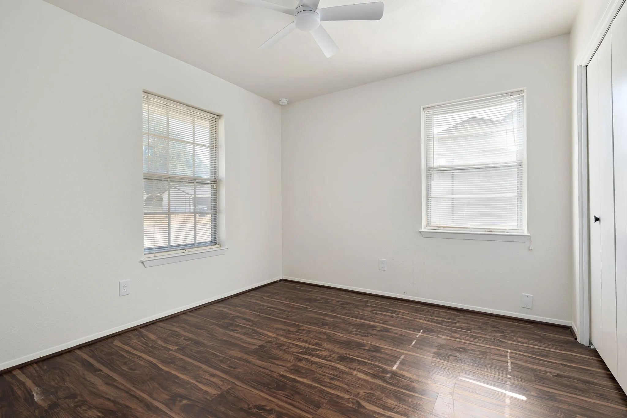 Single Family Residence For Sale in Dallas County , 202 E Kenwood Drive, Garland, Texas 75041, 4 Bedroom, 2 Bathroom, Garage spaces, 2,128 Sqft, built in 1962, mls#21372157, Real Estate Agent in Garland, Homes For Sale in Dallas county, Homes For Sale in Garland, Realtor in Garland Texas, Real Estate Brokerage Independent Realty Texas, Luminita Cordes Realtor