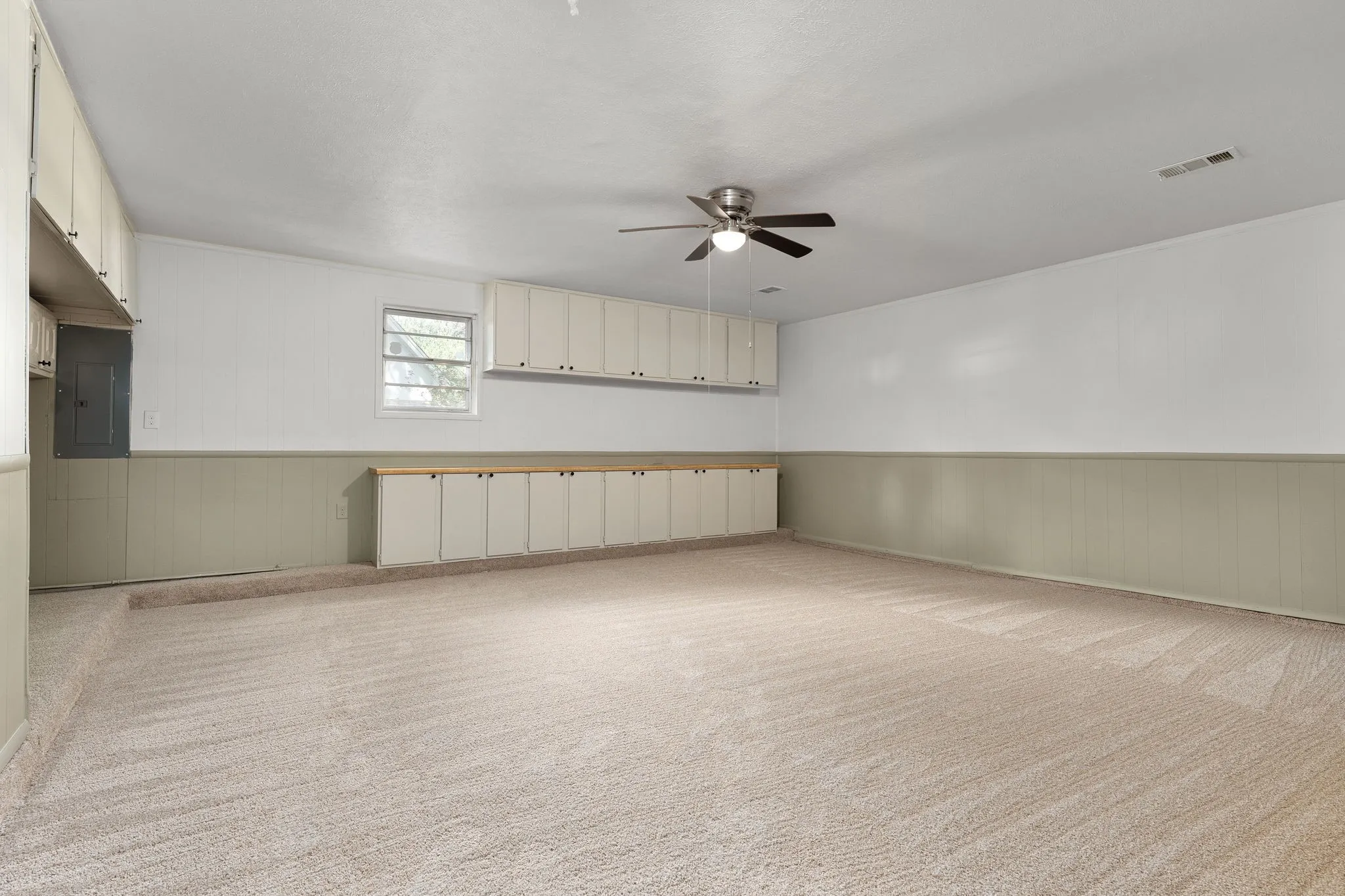 Single Family Residence For Sale in Dallas County , 202 E Kenwood Drive, Garland, Texas 75041, 4 Bedroom, 2 Bathroom, Garage spaces, 2,128 Sqft, built in 1962, mls#21372157, Real Estate Agent in Garland, Homes For Sale in Dallas county, Homes For Sale in Garland, Realtor in Garland Texas, Real Estate Brokerage Independent Realty Texas, Luminita Cordes Realtor