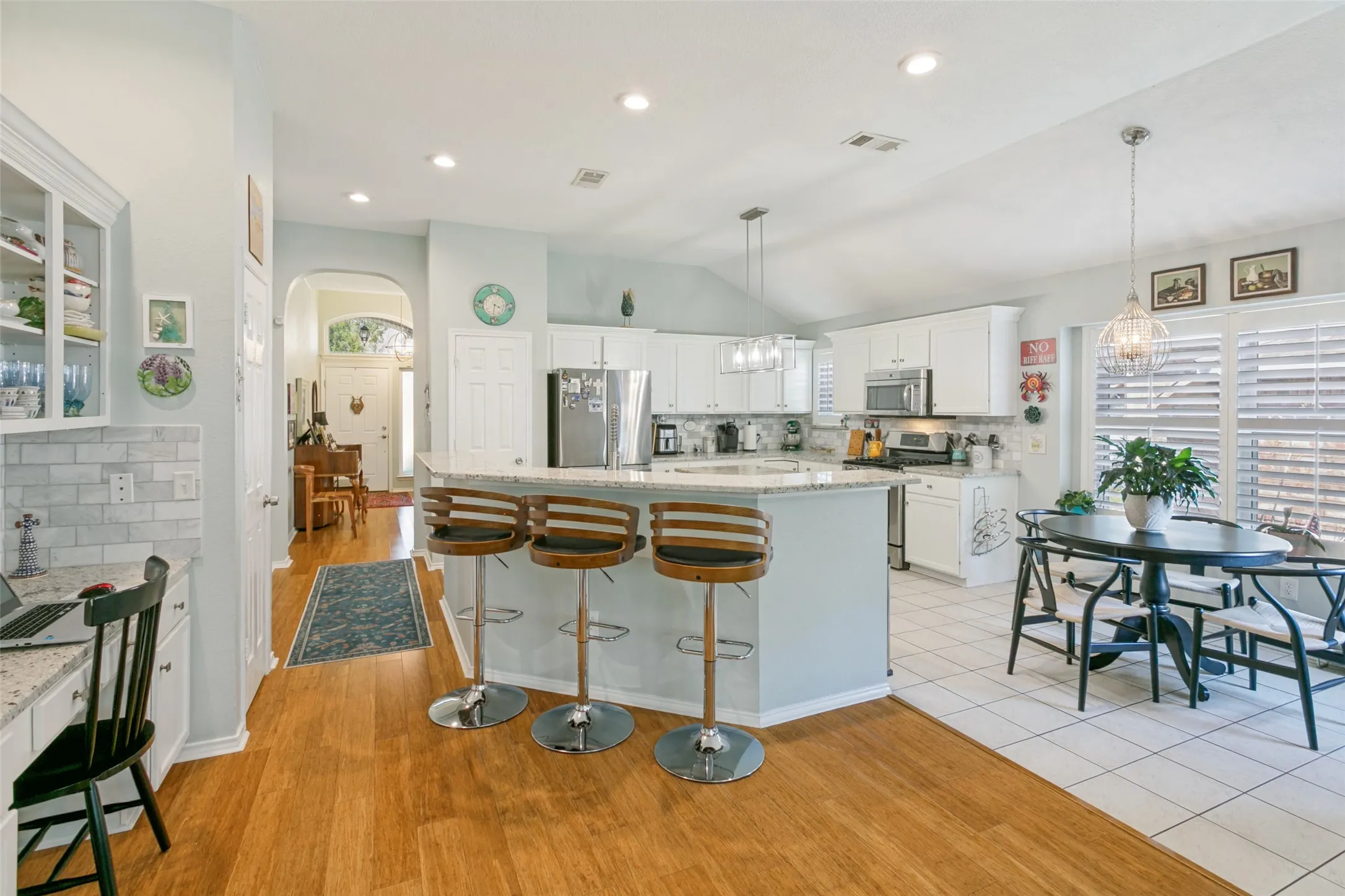 Single Family Residence For Sale in Tarrant County , 6721 Day Drive, Fort Worth, Texas 76132, 4 Bedroom, 2 Bathroom, 2 Garage spaces, 1,914 Sqft, built in 1999, mls#21372357, Real Estate Agent in Fort Worth, Homes For Sale in Tarrant county, Homes For Sale in Fort Worth, Realtor in Fort Worth Texas, Real Estate Brokerage Independent Realty Texas, Luminita Cordes Realtor