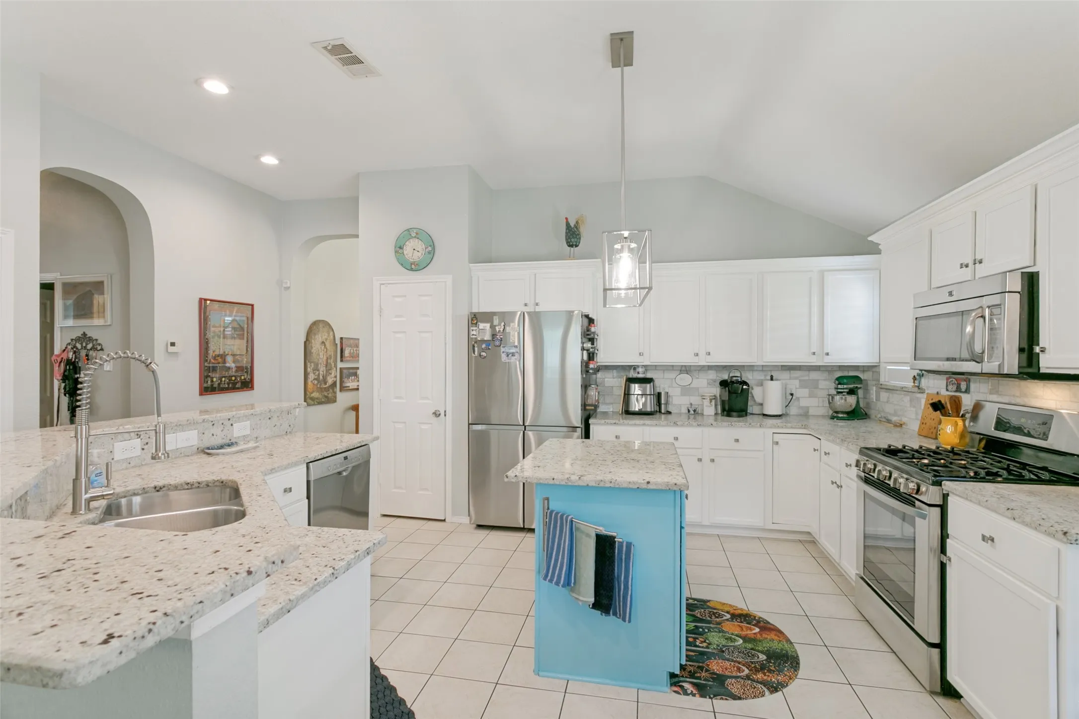 Single Family Residence For Sale in Tarrant County , 6721 Day Drive, Fort Worth, Texas 76132, 4 Bedroom, 2 Bathroom, 2 Garage spaces, 1,914 Sqft, built in 1999, mls#21372357, Real Estate Agent in Fort Worth, Homes For Sale in Tarrant county, Homes For Sale in Fort Worth, Realtor in Fort Worth Texas, Real Estate Brokerage Independent Realty Texas, Luminita Cordes Realtor
