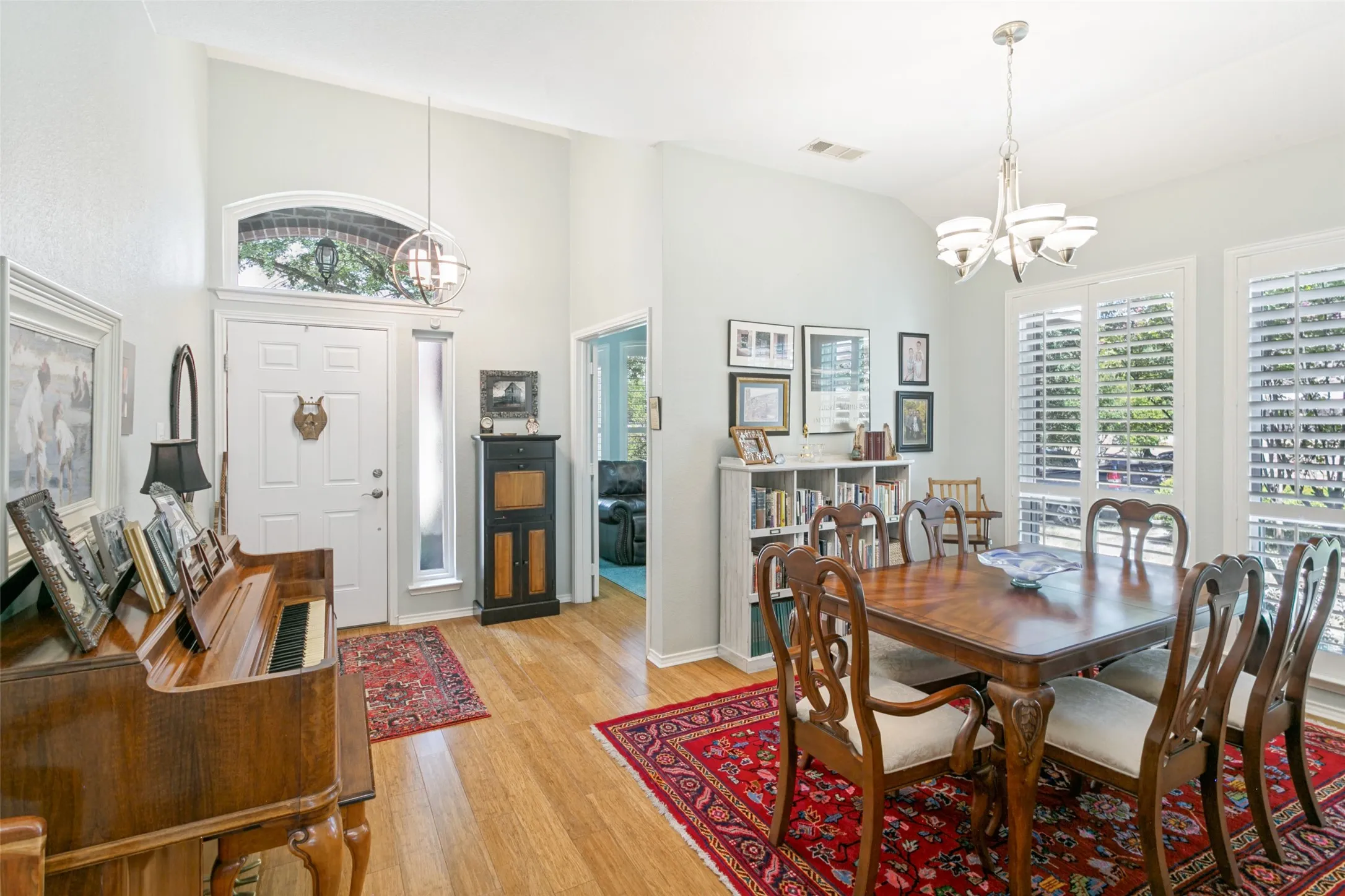 Single Family Residence For Sale in Tarrant County , 6721 Day Drive, Fort Worth, Texas 76132, 4 Bedroom, 2 Bathroom, 2 Garage spaces, 1,914 Sqft, built in 1999, mls#21372357, Real Estate Agent in Fort Worth, Homes For Sale in Tarrant county, Homes For Sale in Fort Worth, Realtor in Fort Worth Texas, Real Estate Brokerage Independent Realty Texas, Luminita Cordes Realtor
