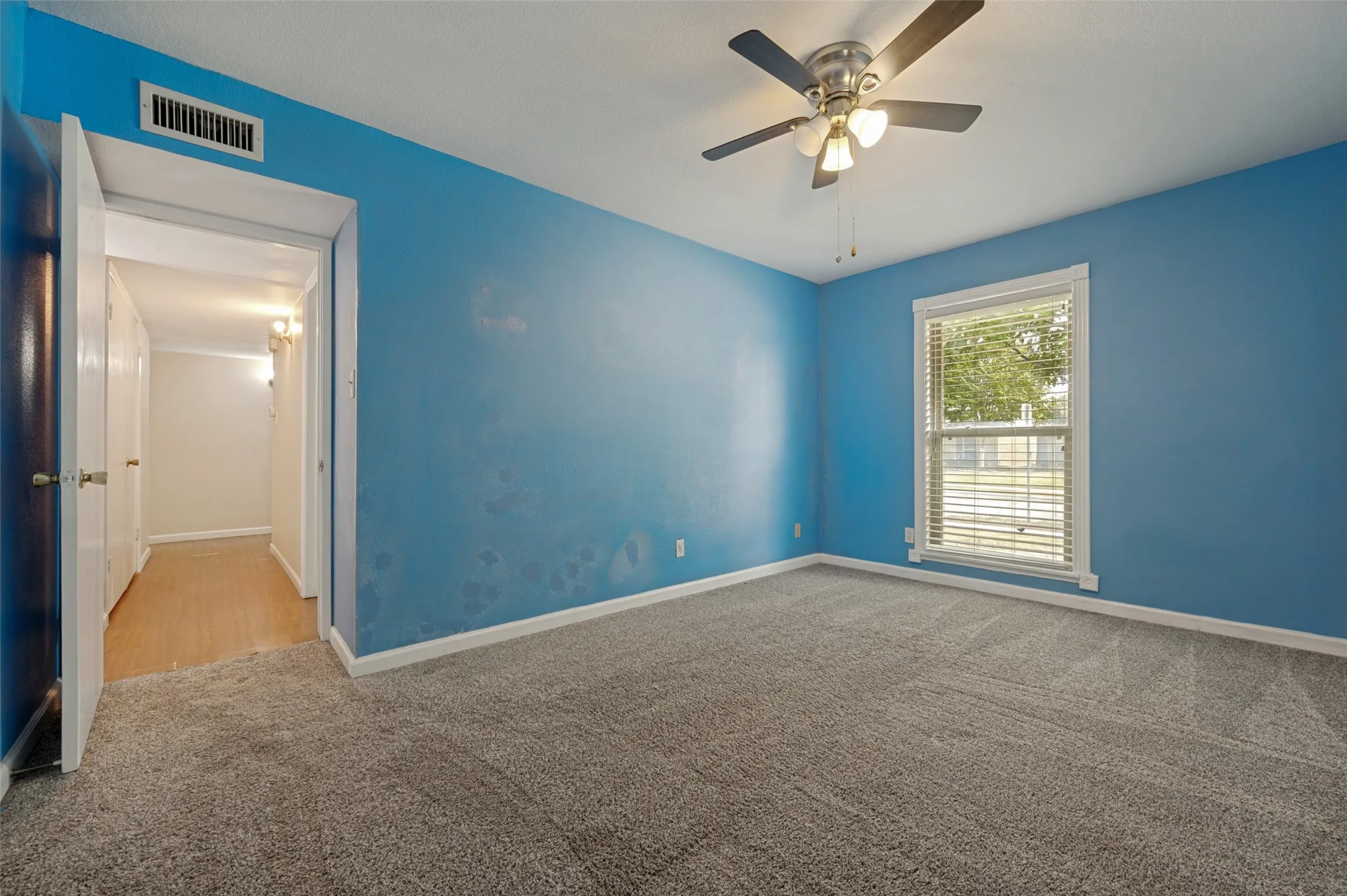 Single Family Residence For Sale in Dallas County , 450 Woodhurst Drive, Coppell, Texas 75019, 3 Bedroom, 2 Bathroom, 2 Garage spaces, 1,711 Sqft, built in 1979, mls#21372921, Real Estate Agent in Coppell, Homes For Sale in Dallas county, Homes For Sale in Coppell, Realtor in Coppell Texas, Real Estate Brokerage Independent Realty Texas, Luminita Cordes Realtor
