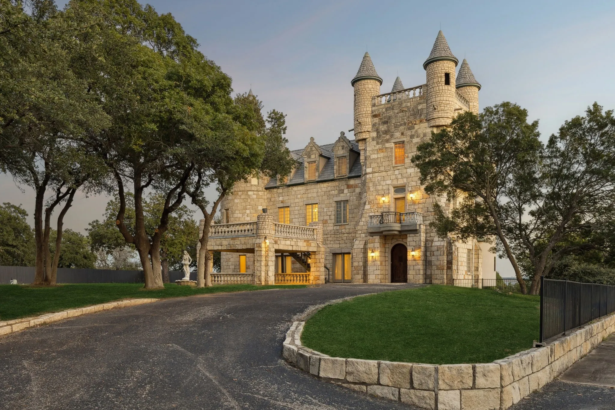 Single Family Residence For Sale in Tarrant County , 9888 Boat Club Road, Fort Worth, Texas 76179, 4 Bedroom, 5 Bathroom, 4 Garage spaces, 6,561 Sqft, built in 1998, mls#21372959, Real Estate Agent in Fort Worth, Homes For Sale in Tarrant county, Homes For Sale in Fort Worth, Realtor in Fort Worth Texas, Real Estate Brokerage Independent Realty Texas, Luminita Cordes Realtor