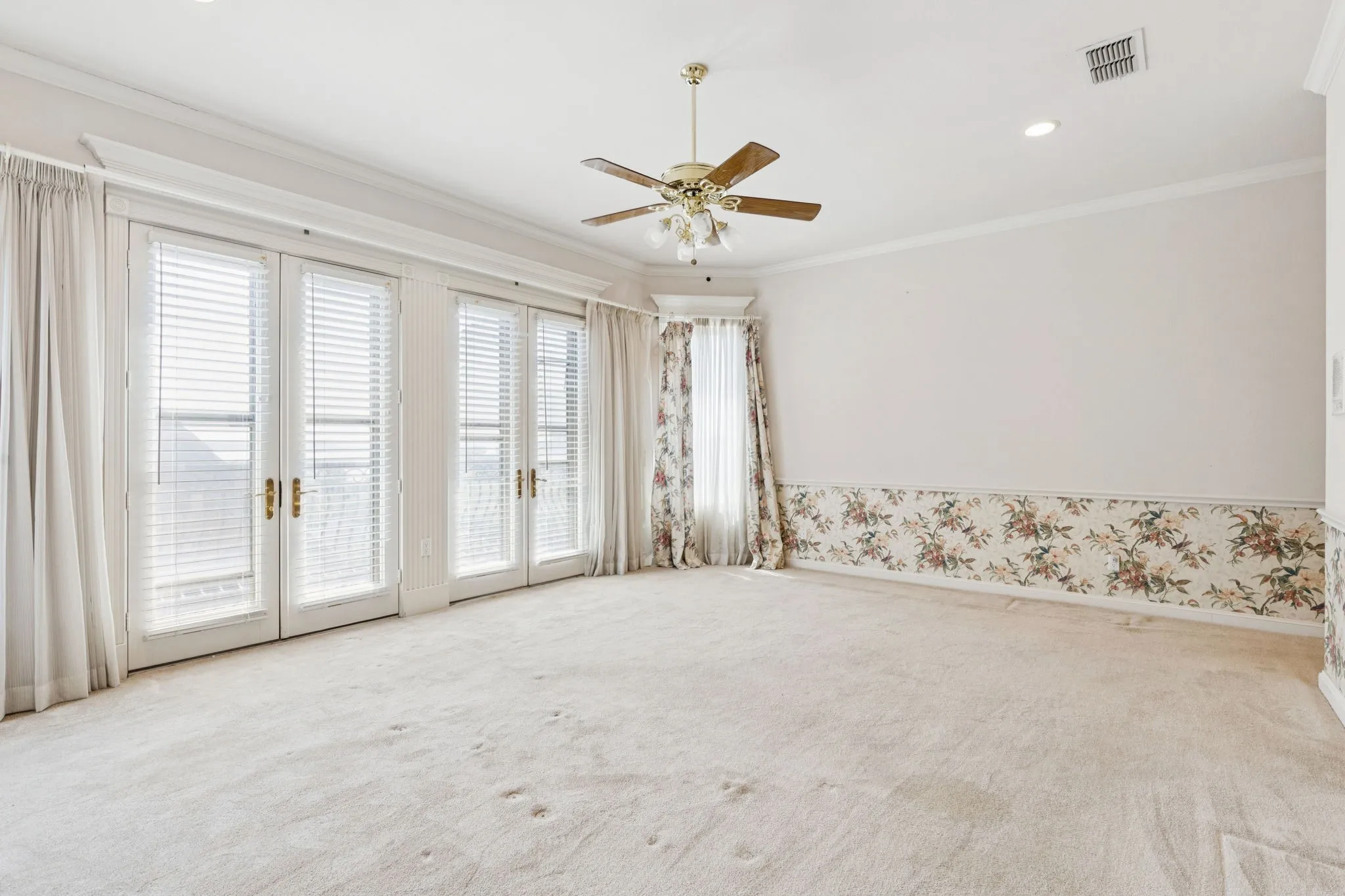 Single Family Residence For Sale in Tarrant County , 9888 Boat Club Road, Fort Worth, Texas 76179, 4 Bedroom, 5 Bathroom, 4 Garage spaces, 6,561 Sqft, built in 1998, mls#21372959, Real Estate Agent in Fort Worth, Homes For Sale in Tarrant county, Homes For Sale in Fort Worth, Realtor in Fort Worth Texas, Real Estate Brokerage Independent Realty Texas, Luminita Cordes Realtor