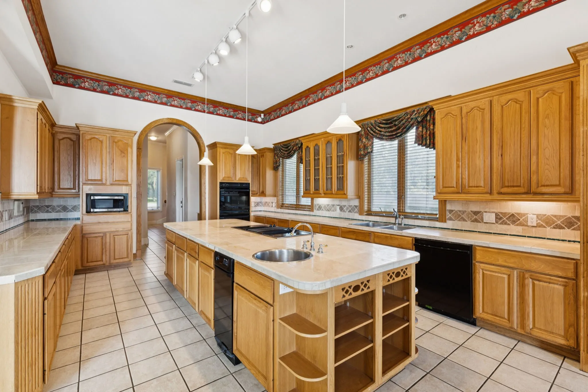 Single Family Residence For Sale in Tarrant County , 9888 Boat Club Road, Fort Worth, Texas 76179, 4 Bedroom, 5 Bathroom, 4 Garage spaces, 6,561 Sqft, built in 1998, mls#21372959, Real Estate Agent in Fort Worth, Homes For Sale in Tarrant county, Homes For Sale in Fort Worth, Realtor in Fort Worth Texas, Real Estate Brokerage Independent Realty Texas, Luminita Cordes Realtor