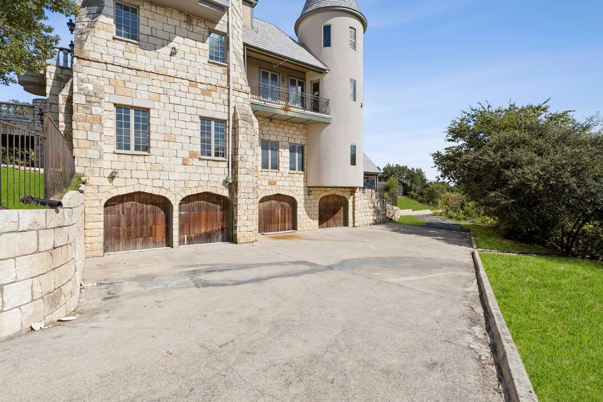 Single Family Residence For Sale in Tarrant County , 9888 Boat Club Road, Fort Worth, Texas 76179, 4 Bedroom, 5 Bathroom, 4 Garage spaces, 6,561 Sqft, built in 1998, mls#21372959, Real Estate Agent in Fort Worth, Homes For Sale in Tarrant county, Homes For Sale in Fort Worth, Realtor in Fort Worth Texas, Real Estate Brokerage Independent Realty Texas, Luminita Cordes Realtor