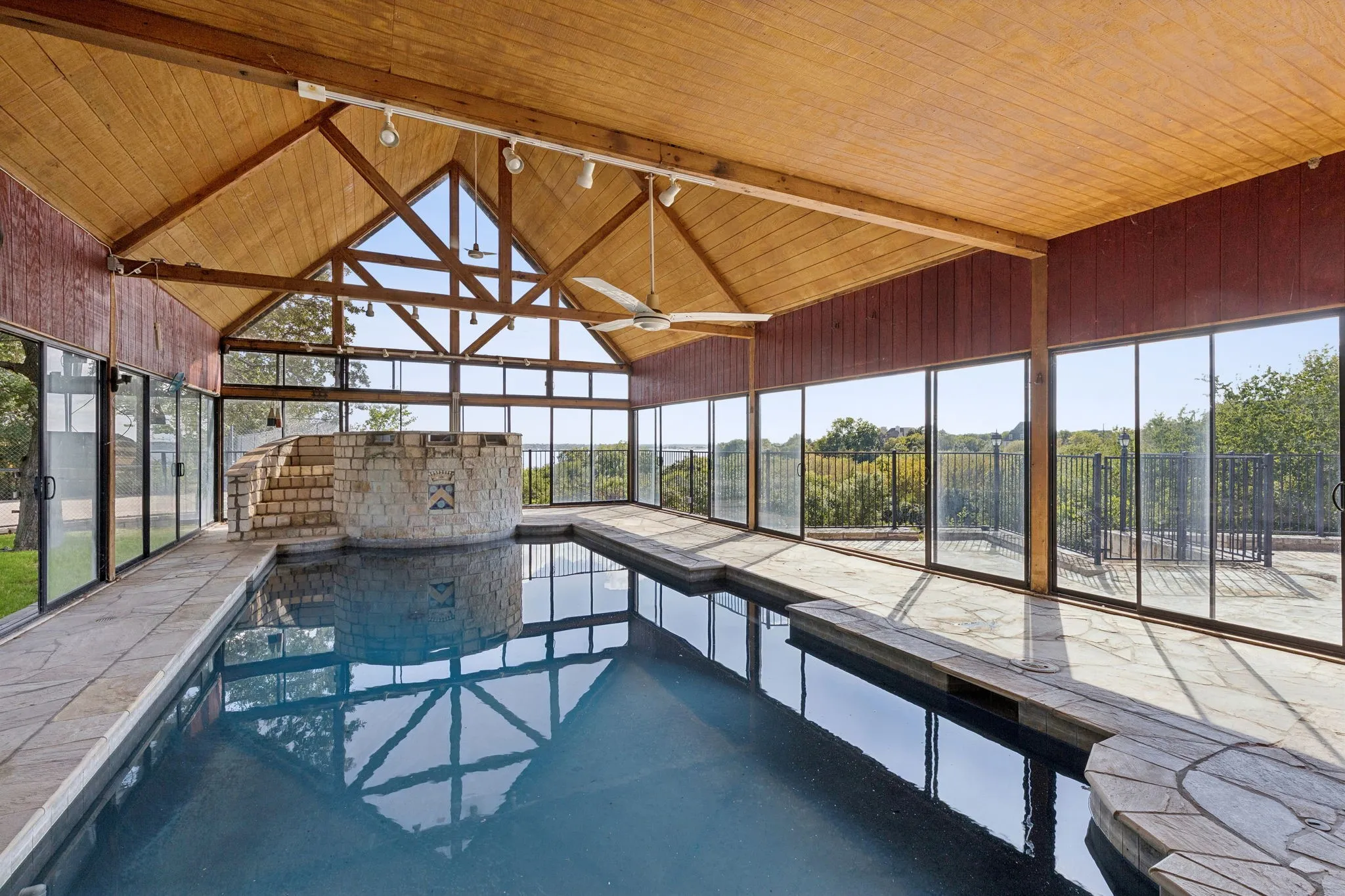 Single Family Residence For Sale in Tarrant County , 9888 Boat Club Road, Fort Worth, Texas 76179, 4 Bedroom, 5 Bathroom, 4 Garage spaces, 6,561 Sqft, built in 1998, mls#21372959, Real Estate Agent in Fort Worth, Homes For Sale in Tarrant county, Homes For Sale in Fort Worth, Realtor in Fort Worth Texas, Real Estate Brokerage Independent Realty Texas, Luminita Cordes Realtor