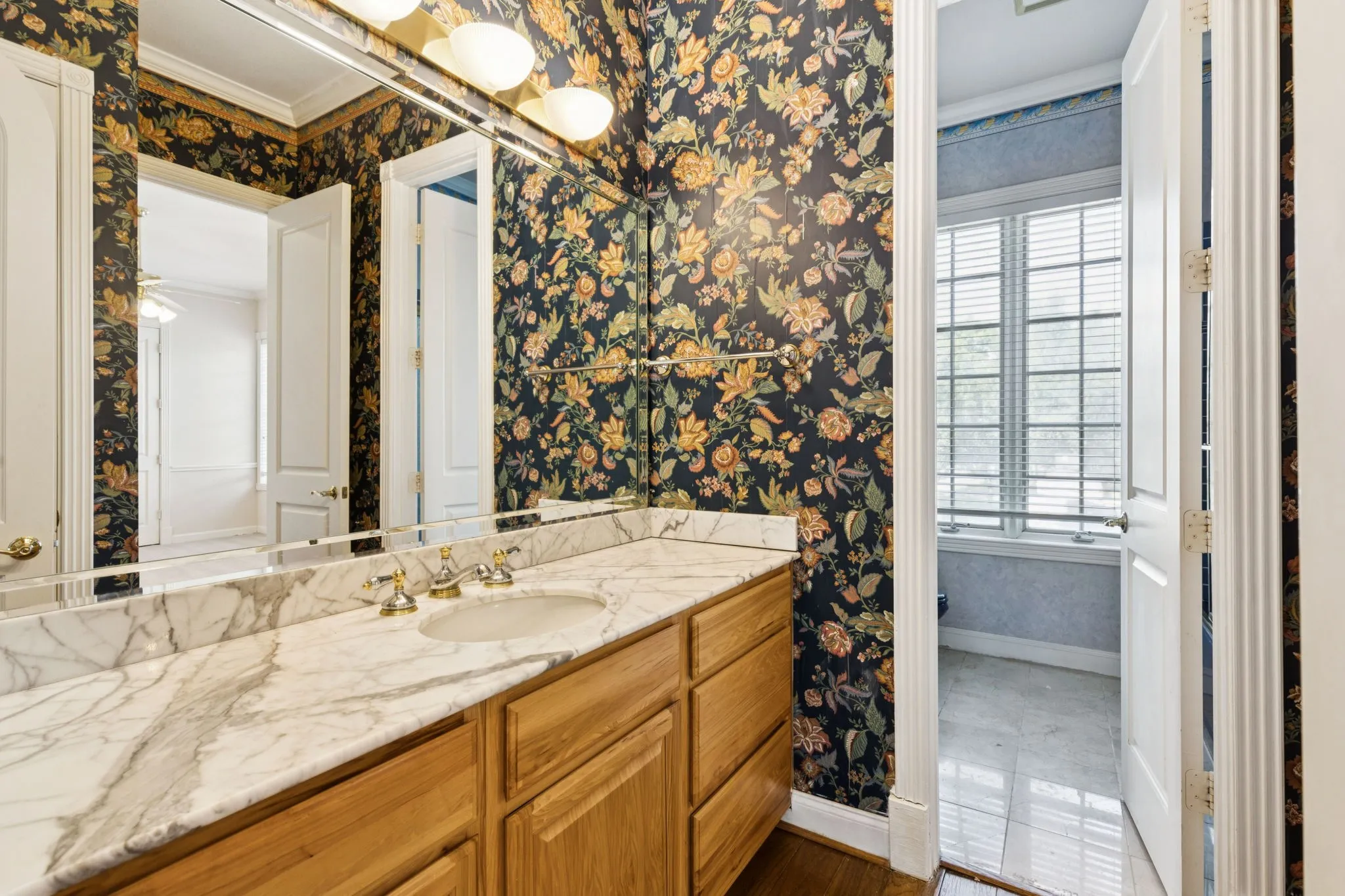 Single Family Residence For Sale in Tarrant County , 9888 Boat Club Road, Fort Worth, Texas 76179, 4 Bedroom, 5 Bathroom, 4 Garage spaces, 6,561 Sqft, built in 1998, mls#21372959, Real Estate Agent in Fort Worth, Homes For Sale in Tarrant county, Homes For Sale in Fort Worth, Realtor in Fort Worth Texas, Real Estate Brokerage Independent Realty Texas, Luminita Cordes Realtor