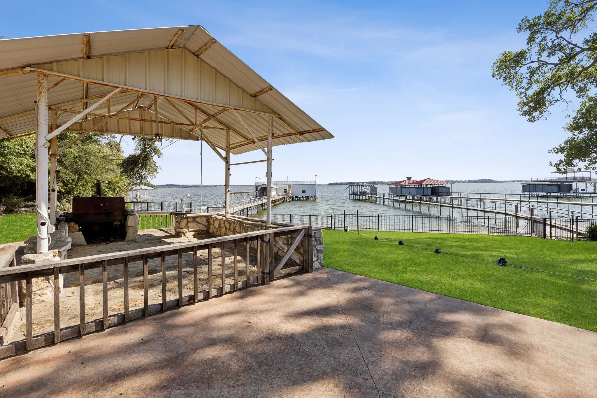 Single Family Residence For Sale in Tarrant County , 9888 Boat Club Road, Fort Worth, Texas 76179, 4 Bedroom, 5 Bathroom, 4 Garage spaces, 6,561 Sqft, built in 1998, mls#21372959, Real Estate Agent in Fort Worth, Homes For Sale in Tarrant county, Homes For Sale in Fort Worth, Realtor in Fort Worth Texas, Real Estate Brokerage Independent Realty Texas, Luminita Cordes Realtor