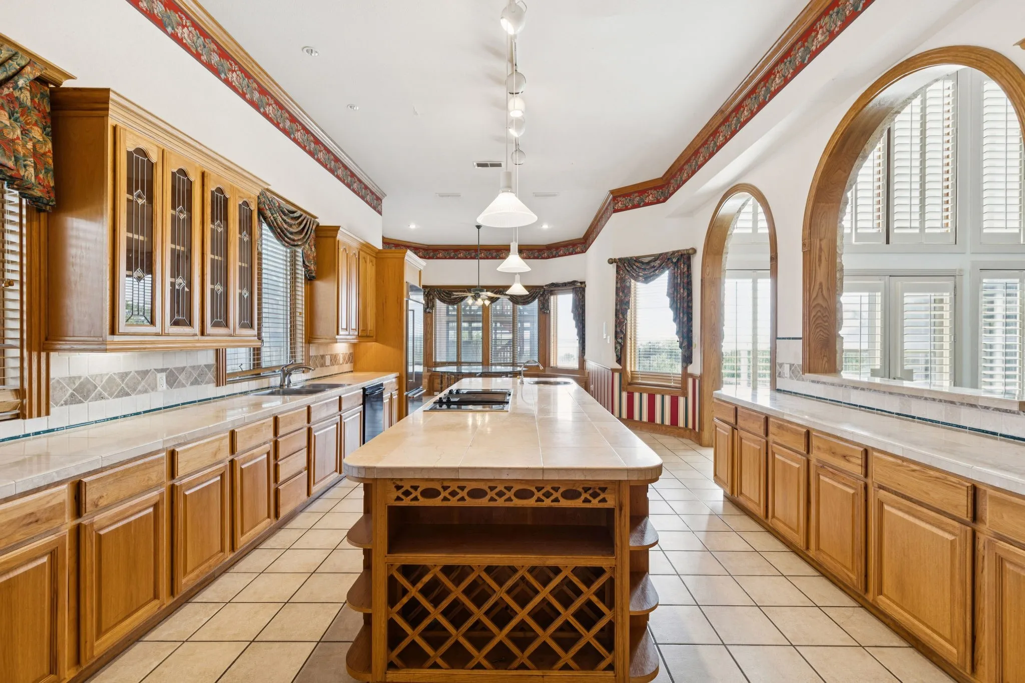 Single Family Residence For Sale in Tarrant County , 9888 Boat Club Road, Fort Worth, Texas 76179, 4 Bedroom, 5 Bathroom, 4 Garage spaces, 6,561 Sqft, built in 1998, mls#21372959, Real Estate Agent in Fort Worth, Homes For Sale in Tarrant county, Homes For Sale in Fort Worth, Realtor in Fort Worth Texas, Real Estate Brokerage Independent Realty Texas, Luminita Cordes Realtor