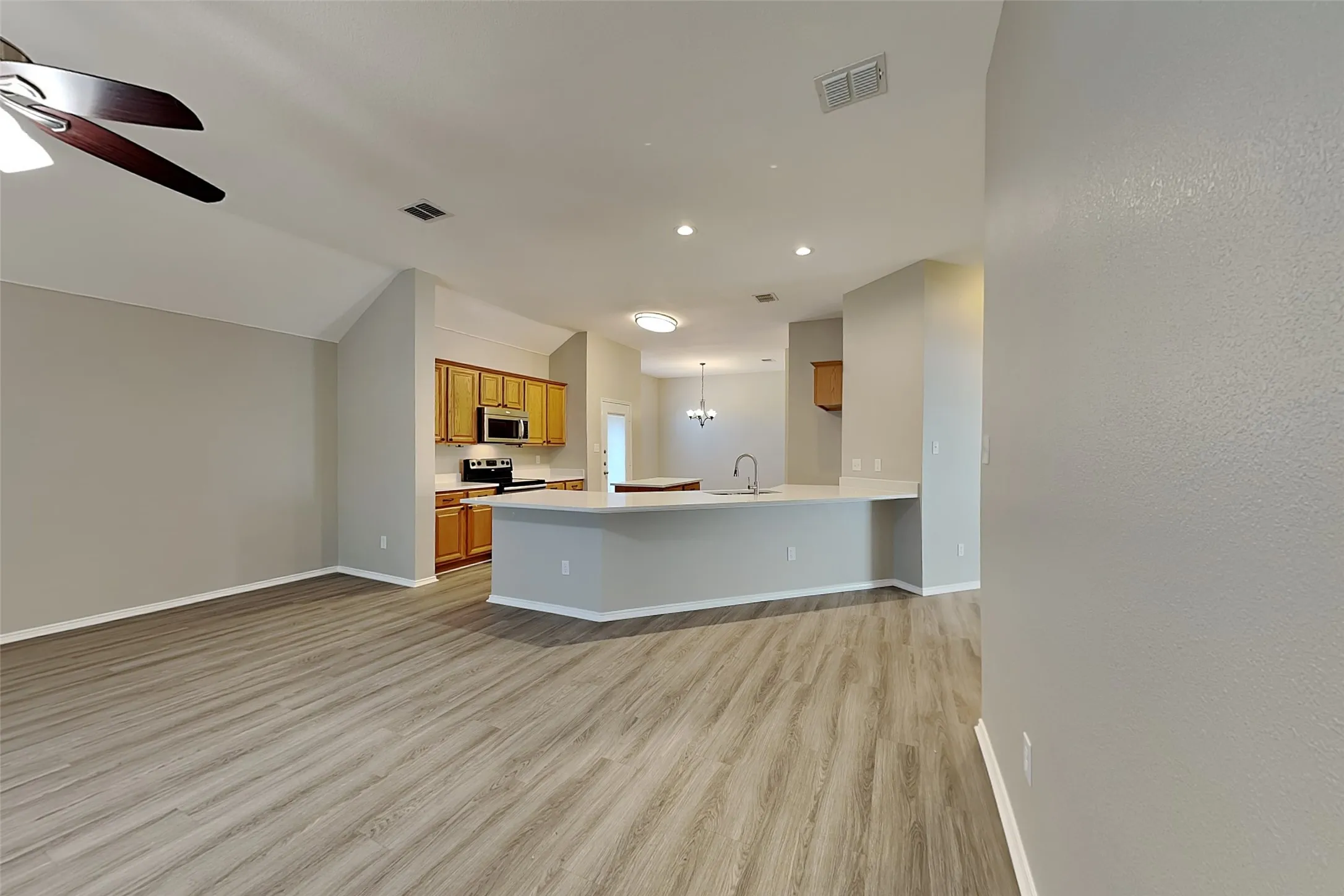 Single Family Residence For Rent in Tarrant County , 300 Lottie Lane, Saginaw, Texas 76179, 3 Bedroom, 2 Bathroom, 2 Garage spaces, 2,198 Sqft, built in 2004, mls#21372974, Real Estate Agent in Saginaw, Homes For Rent in Tarrant county, Homes For Rent in Saginaw, Realtor in Saginaw Texas, Real Estate Brokerage Independent Realty Texas, Luminita Cordes Realtor