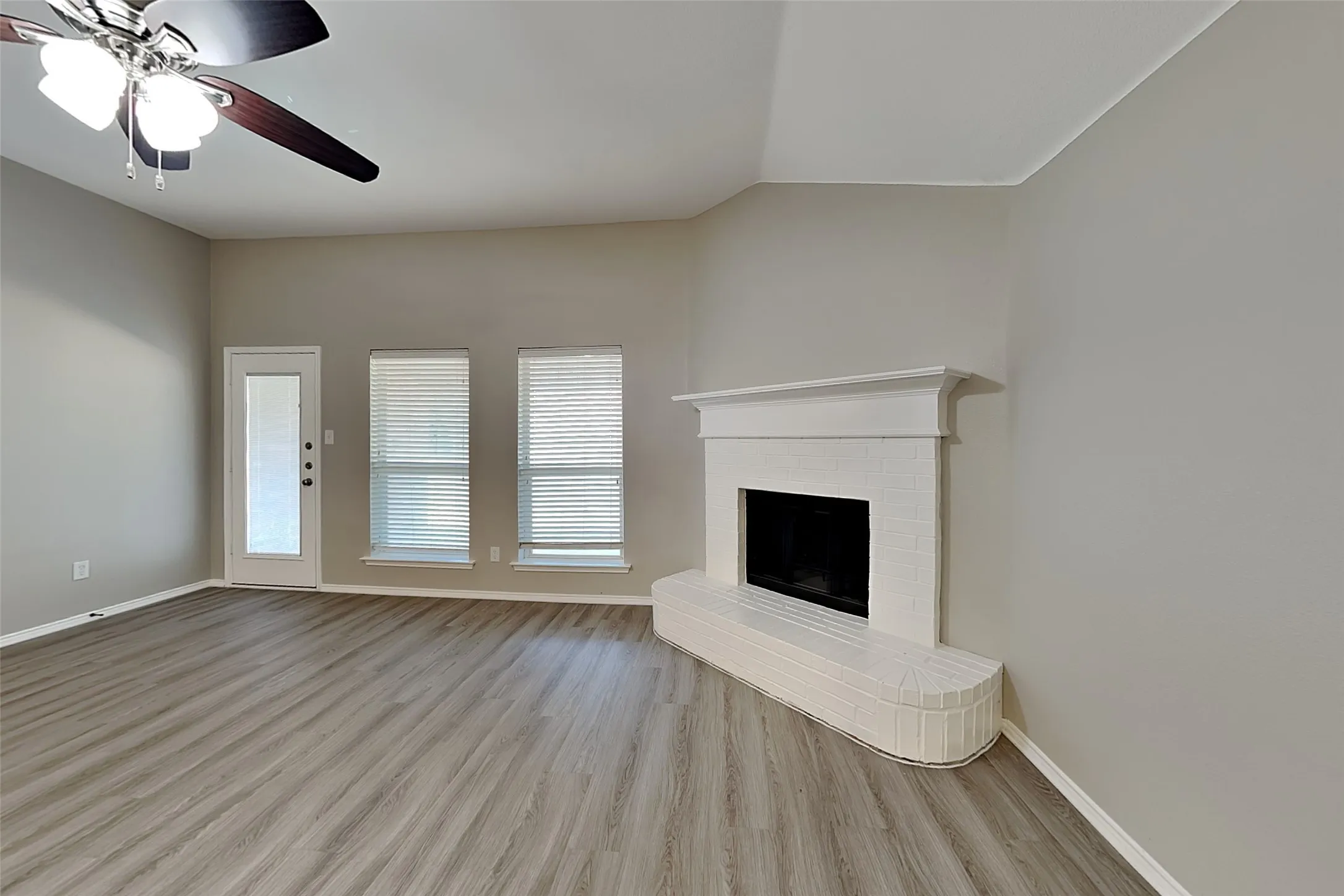 Single Family Residence For Rent in Tarrant County , 300 Lottie Lane, Saginaw, Texas 76179, 3 Bedroom, 2 Bathroom, 2 Garage spaces, 2,198 Sqft, built in 2004, mls#21372974, Real Estate Agent in Saginaw, Homes For Rent in Tarrant county, Homes For Rent in Saginaw, Realtor in Saginaw Texas, Real Estate Brokerage Independent Realty Texas, Luminita Cordes Realtor