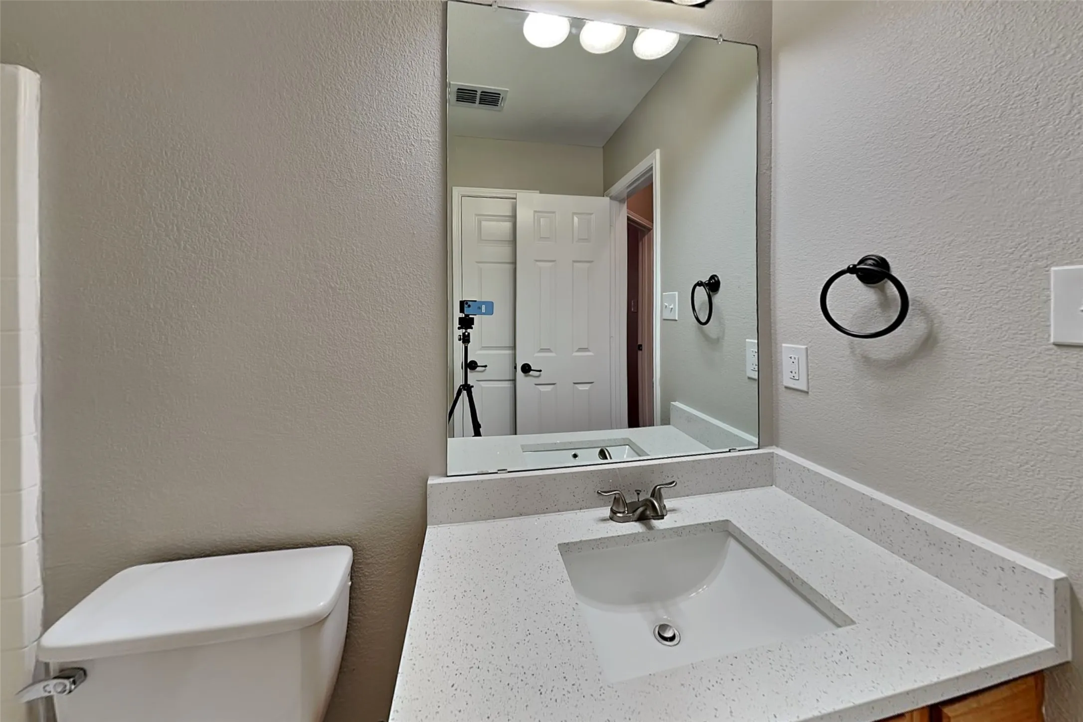 Single Family Residence For Rent in Tarrant County , 300 Lottie Lane, Saginaw, Texas 76179, 3 Bedroom, 2 Bathroom, 2 Garage spaces, 2,198 Sqft, built in 2004, mls#21372974, Real Estate Agent in Saginaw, Homes For Rent in Tarrant county, Homes For Rent in Saginaw, Realtor in Saginaw Texas, Real Estate Brokerage Independent Realty Texas, Luminita Cordes Realtor