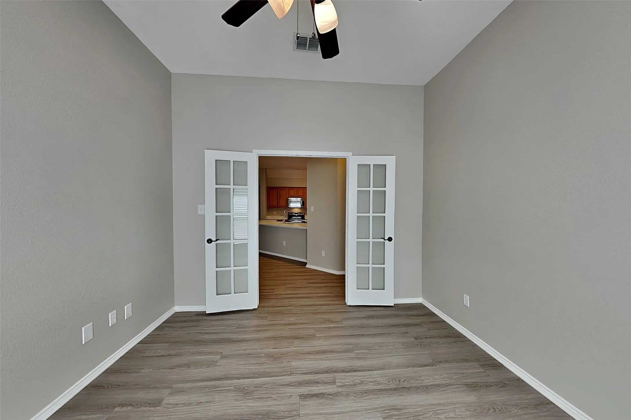 Single Family Residence For Rent in Tarrant County , 300 Lottie Lane, Saginaw, Texas 76179, 3 Bedroom, 2 Bathroom, 2 Garage spaces, 2,198 Sqft, built in 2004, mls#21372974, Real Estate Agent in Saginaw, Homes For Rent in Tarrant county, Homes For Rent in Saginaw, Realtor in Saginaw Texas, Real Estate Brokerage Independent Realty Texas, Luminita Cordes Realtor
