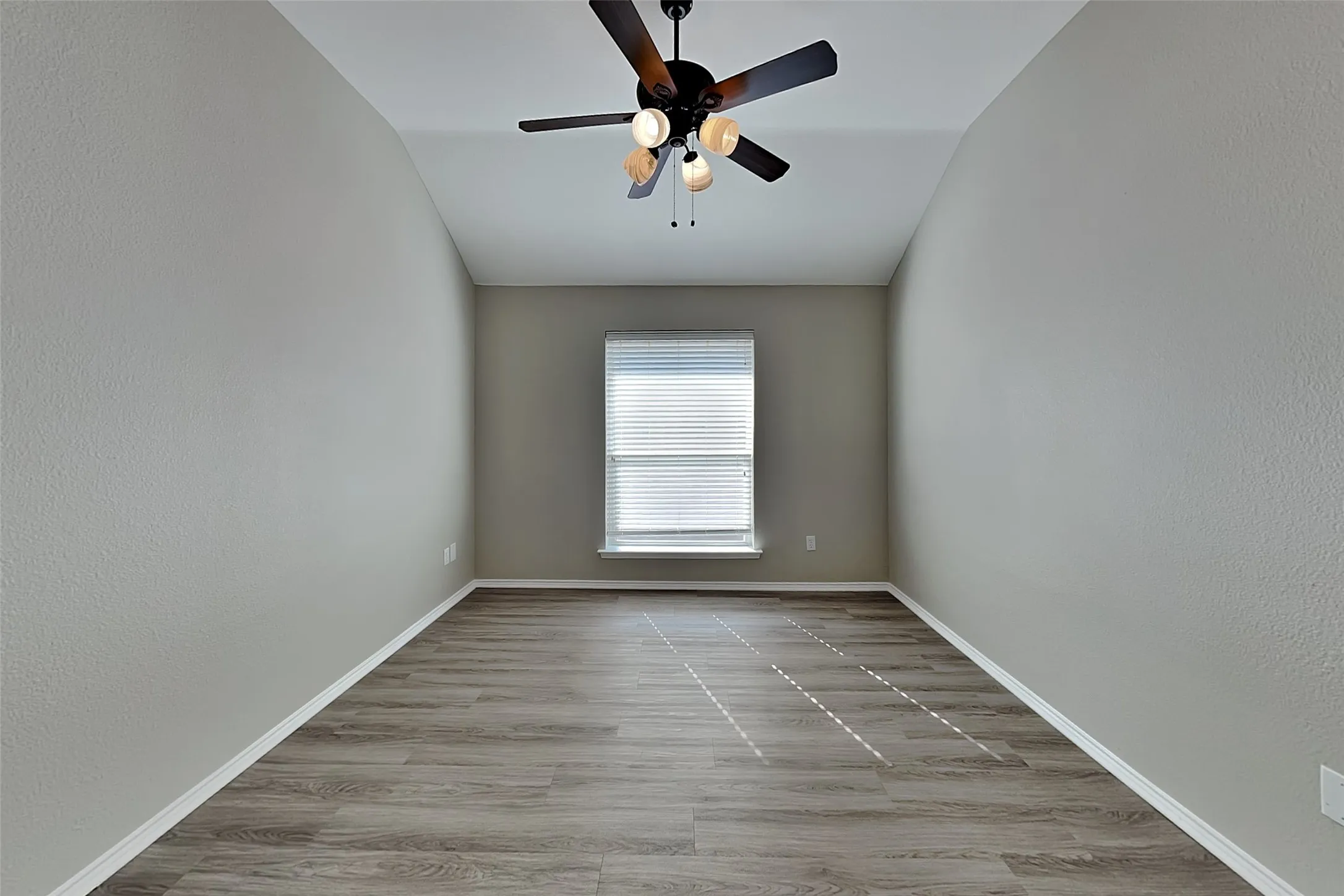 Single Family Residence For Rent in Tarrant County , 300 Lottie Lane, Saginaw, Texas 76179, 3 Bedroom, 2 Bathroom, 2 Garage spaces, 2,198 Sqft, built in 2004, mls#21372974, Real Estate Agent in Saginaw, Homes For Rent in Tarrant county, Homes For Rent in Saginaw, Realtor in Saginaw Texas, Real Estate Brokerage Independent Realty Texas, Luminita Cordes Realtor
