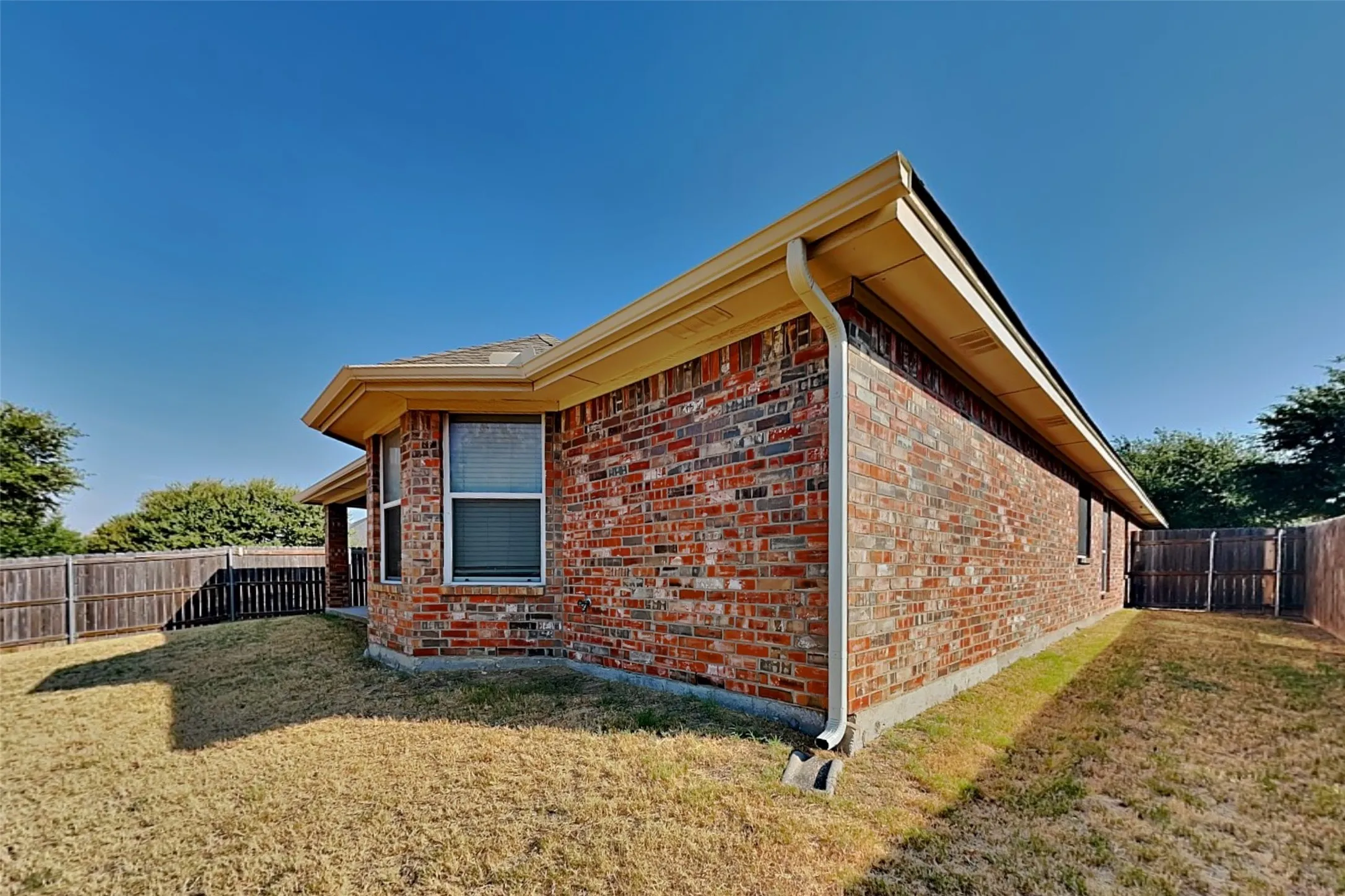 Single Family Residence For Rent in Tarrant County , 300 Lottie Lane, Saginaw, Texas 76179, 3 Bedroom, 2 Bathroom, 2 Garage spaces, 2,198 Sqft, built in 2004, mls#21372974, Real Estate Agent in Saginaw, Homes For Rent in Tarrant county, Homes For Rent in Saginaw, Realtor in Saginaw Texas, Real Estate Brokerage Independent Realty Texas, Luminita Cordes Realtor