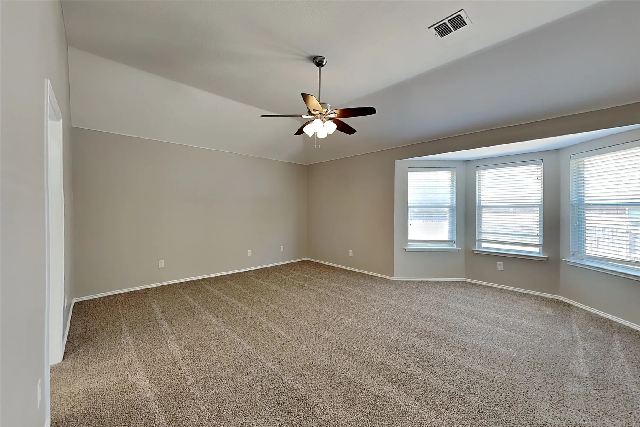 Single Family Residence For Rent in Tarrant County , 300 Lottie Lane, Saginaw, Texas 76179, 3 Bedroom, 2 Bathroom, 2 Garage spaces, 2,198 Sqft, built in 2004, mls#21372974, Real Estate Agent in Saginaw, Homes For Rent in Tarrant county, Homes For Rent in Saginaw, Realtor in Saginaw Texas, Real Estate Brokerage Independent Realty Texas, Luminita Cordes Realtor
