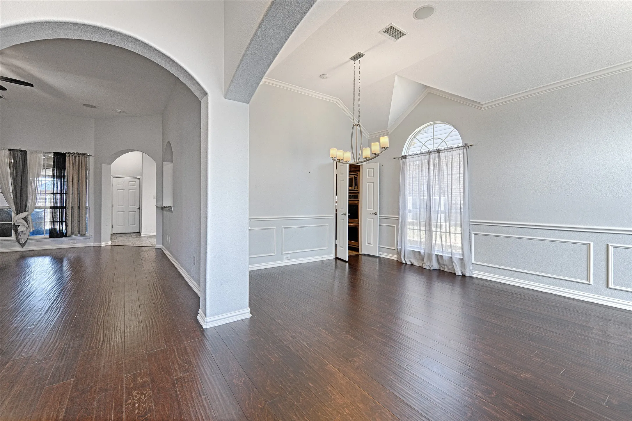 Single Family Residence For Sale in Dallas County , 1837 Lakeview Drive, De Soto, Texas 75115, 4 Bedroom, 3 Bathroom, 2 Garage spaces, 2,667 Sqft, built in 2016, mls#21372888, Real Estate Agent in De Soto, Homes For Sale in Dallas county, Homes For Sale in De Soto, Realtor in De Soto Texas, Real Estate Brokerage Independent Realty Texas, Luminita Cordes Realtor