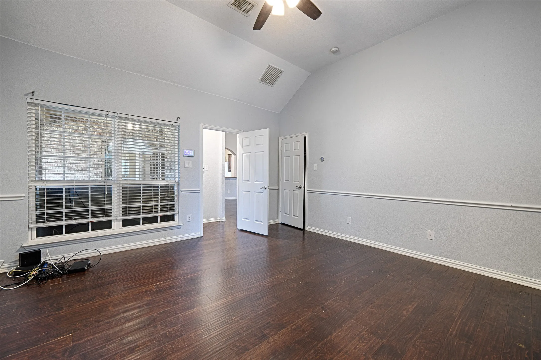 Single Family Residence For Sale in Dallas County , 1837 Lakeview Drive, De Soto, Texas 75115, 4 Bedroom, 3 Bathroom, 2 Garage spaces, 2,667 Sqft, built in 2016, mls#21372888, Real Estate Agent in De Soto, Homes For Sale in Dallas county, Homes For Sale in De Soto, Realtor in De Soto Texas, Real Estate Brokerage Independent Realty Texas, Luminita Cordes Realtor
