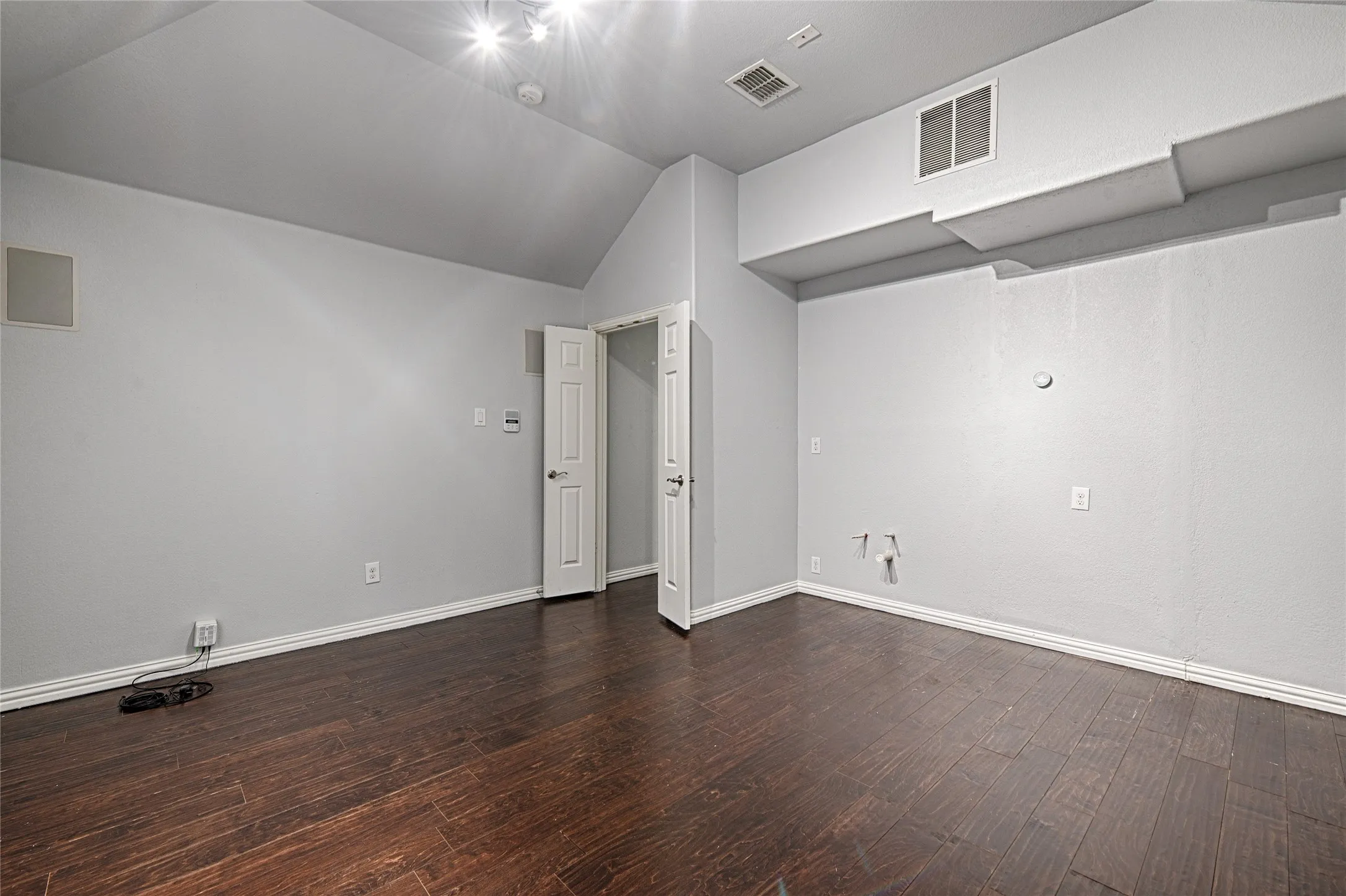 Single Family Residence For Sale in Dallas County , 1837 Lakeview Drive, De Soto, Texas 75115, 4 Bedroom, 3 Bathroom, 2 Garage spaces, 2,667 Sqft, built in 2016, mls#21372888, Real Estate Agent in De Soto, Homes For Sale in Dallas county, Homes For Sale in De Soto, Realtor in De Soto Texas, Real Estate Brokerage Independent Realty Texas, Luminita Cordes Realtor