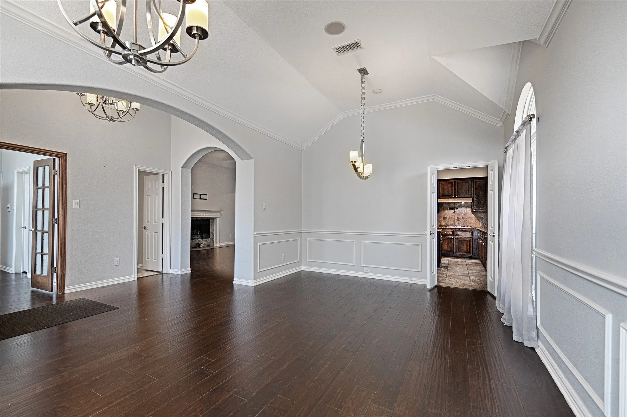 Single Family Residence For Sale in Dallas County , 1837 Lakeview Drive, De Soto, Texas 75115, 4 Bedroom, 3 Bathroom, 2 Garage spaces, 2,667 Sqft, built in 2016, mls#21372888, Real Estate Agent in De Soto, Homes For Sale in Dallas county, Homes For Sale in De Soto, Realtor in De Soto Texas, Real Estate Brokerage Independent Realty Texas, Luminita Cordes Realtor
