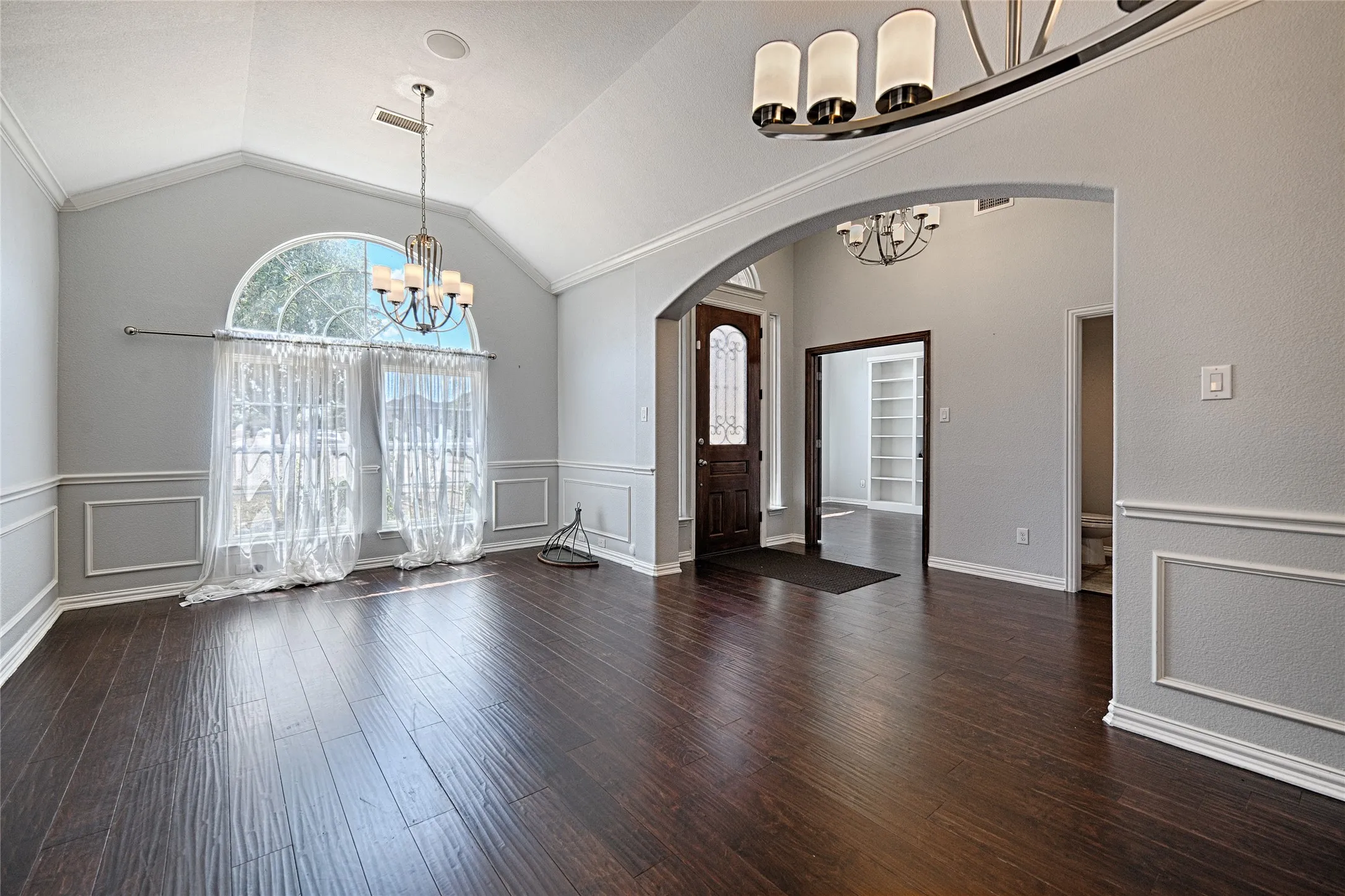 Single Family Residence For Sale in Dallas County , 1837 Lakeview Drive, De Soto, Texas 75115, 4 Bedroom, 3 Bathroom, 2 Garage spaces, 2,667 Sqft, built in 2016, mls#21372888, Real Estate Agent in De Soto, Homes For Sale in Dallas county, Homes For Sale in De Soto, Realtor in De Soto Texas, Real Estate Brokerage Independent Realty Texas, Luminita Cordes Realtor