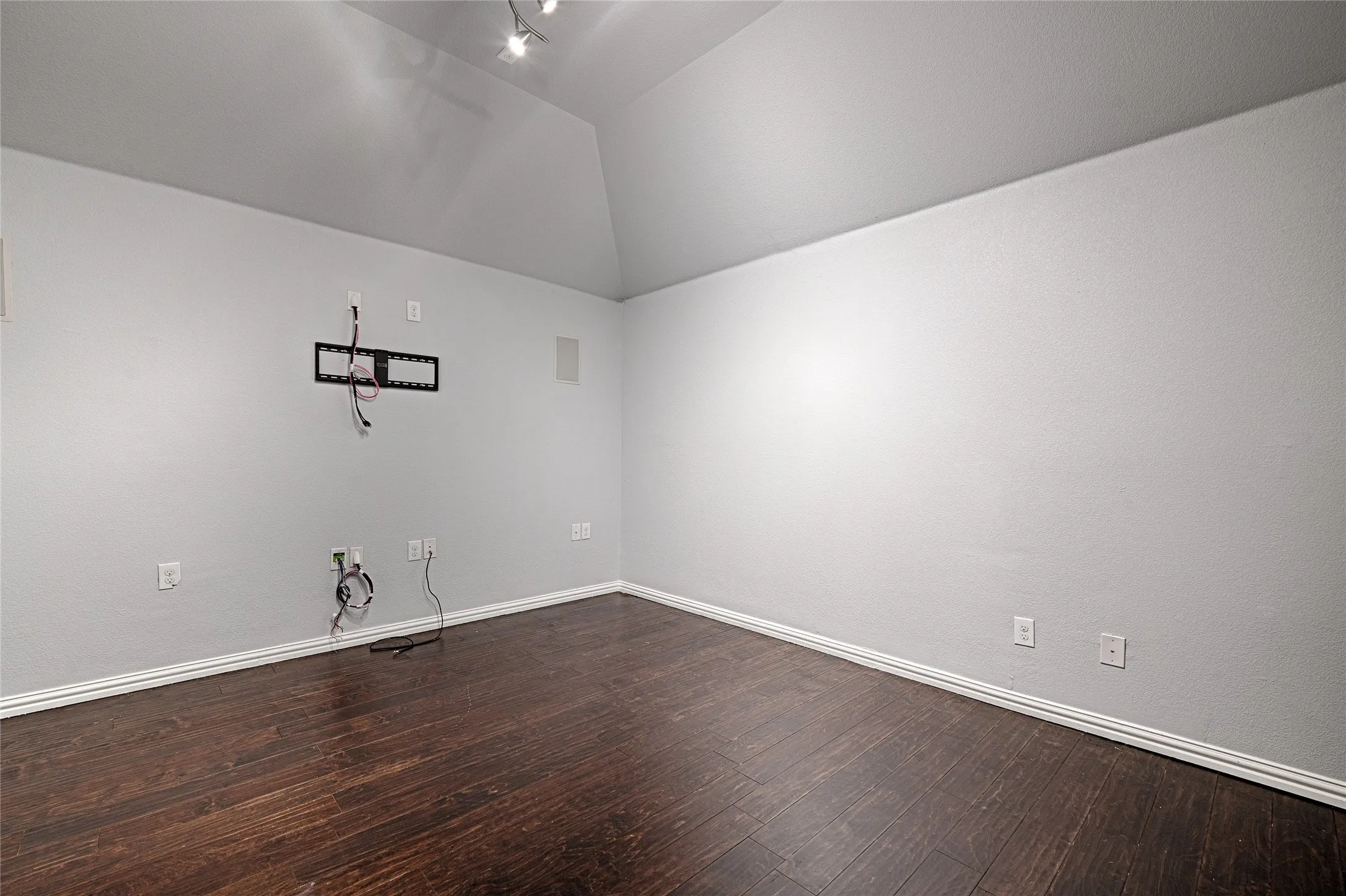 Single Family Residence For Sale in Dallas County , 1837 Lakeview Drive, De Soto, Texas 75115, 4 Bedroom, 3 Bathroom, 2 Garage spaces, 2,667 Sqft, built in 2016, mls#21372888, Real Estate Agent in De Soto, Homes For Sale in Dallas county, Homes For Sale in De Soto, Realtor in De Soto Texas, Real Estate Brokerage Independent Realty Texas, Luminita Cordes Realtor