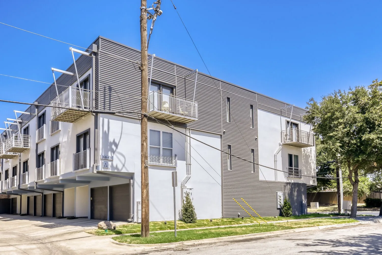Condominium For Rent in Dallas County , 3845 Convent Street 6, Dallas, Texas 75204, 3 Bedroom, 3 Bathroom, 2 Garage spaces, 2,150 Sqft, built in 2009, mls#21372907, Real Estate Agent in Dallas, Homes For Rent in Dallas county, Homes For Rent in Dallas, Realtor in Dallas Texas, Real Estate Brokerage Independent Realty Texas, Luminita Cordes Realtor