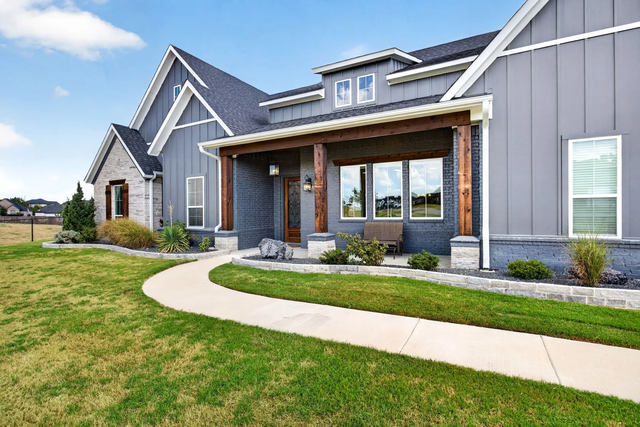 Single Family Residence For Sale in Ellis County , 10 Tamminga Trail, Waxahachie, Texas 75167, 5 Bedroom, 5 Bathroom, 7 Garage spaces, 3,740 Sqft, built in 2021, mls#21370512, Real Estate Agent in Waxahachie, Homes For Sale in Ellis county, Homes For Sale in Waxahachie, Realtor in Waxahachie Texas, Real Estate Brokerage Independent Realty Texas, Luminita Cordes Realtor