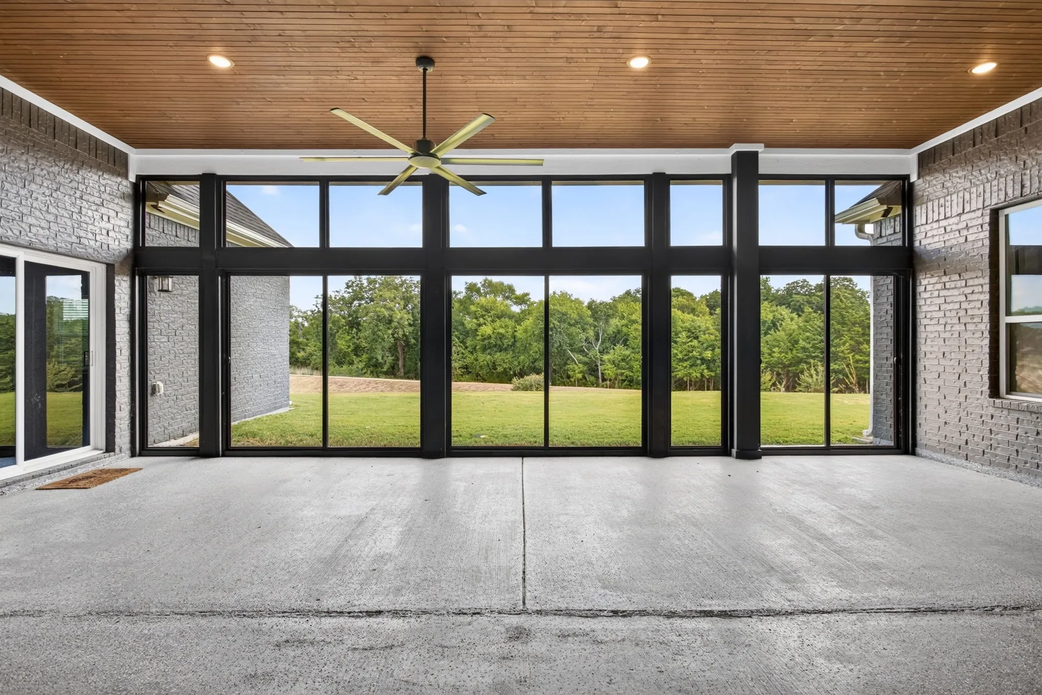 Single Family Residence For Sale in Ellis County , 10 Tamminga Trail, Waxahachie, Texas 75167, 5 Bedroom, 5 Bathroom, 7 Garage spaces, 3,740 Sqft, built in 2021, mls#21370512, Real Estate Agent in Waxahachie, Homes For Sale in Ellis county, Homes For Sale in Waxahachie, Realtor in Waxahachie Texas, Real Estate Brokerage Independent Realty Texas, Luminita Cordes Realtor