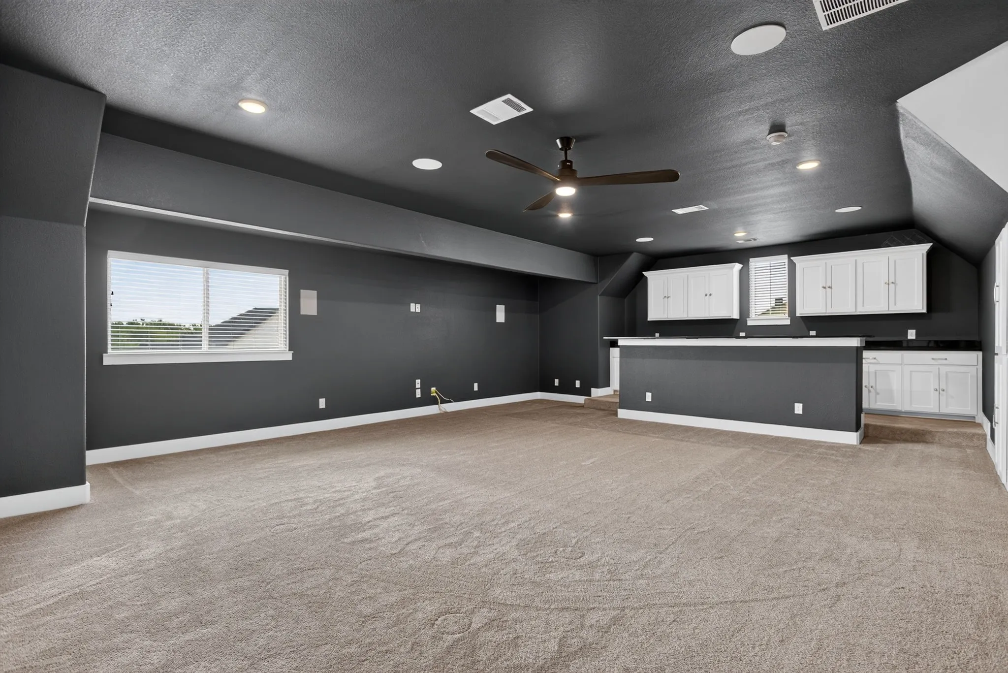 Single Family Residence For Sale in Ellis County , 10 Tamminga Trail, Waxahachie, Texas 75167, 5 Bedroom, 5 Bathroom, 7 Garage spaces, 3,740 Sqft, built in 2021, mls#21370512, Real Estate Agent in Waxahachie, Homes For Sale in Ellis county, Homes For Sale in Waxahachie, Realtor in Waxahachie Texas, Real Estate Brokerage Independent Realty Texas, Luminita Cordes Realtor