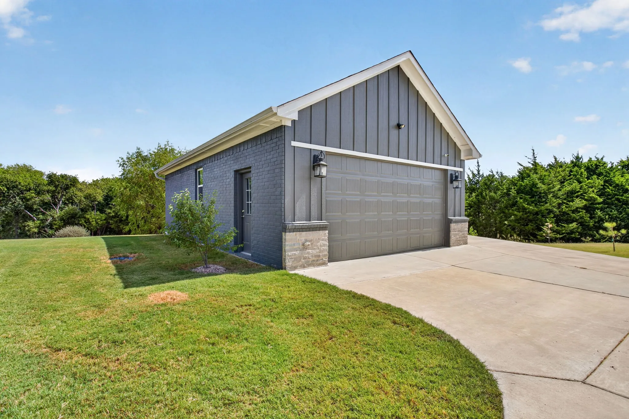 Single Family Residence For Sale in Ellis County , 10 Tamminga Trail, Waxahachie, Texas 75167, 5 Bedroom, 5 Bathroom, 7 Garage spaces, 3,740 Sqft, built in 2021, mls#21370512, Real Estate Agent in Waxahachie, Homes For Sale in Ellis county, Homes For Sale in Waxahachie, Realtor in Waxahachie Texas, Real Estate Brokerage Independent Realty Texas, Luminita Cordes Realtor