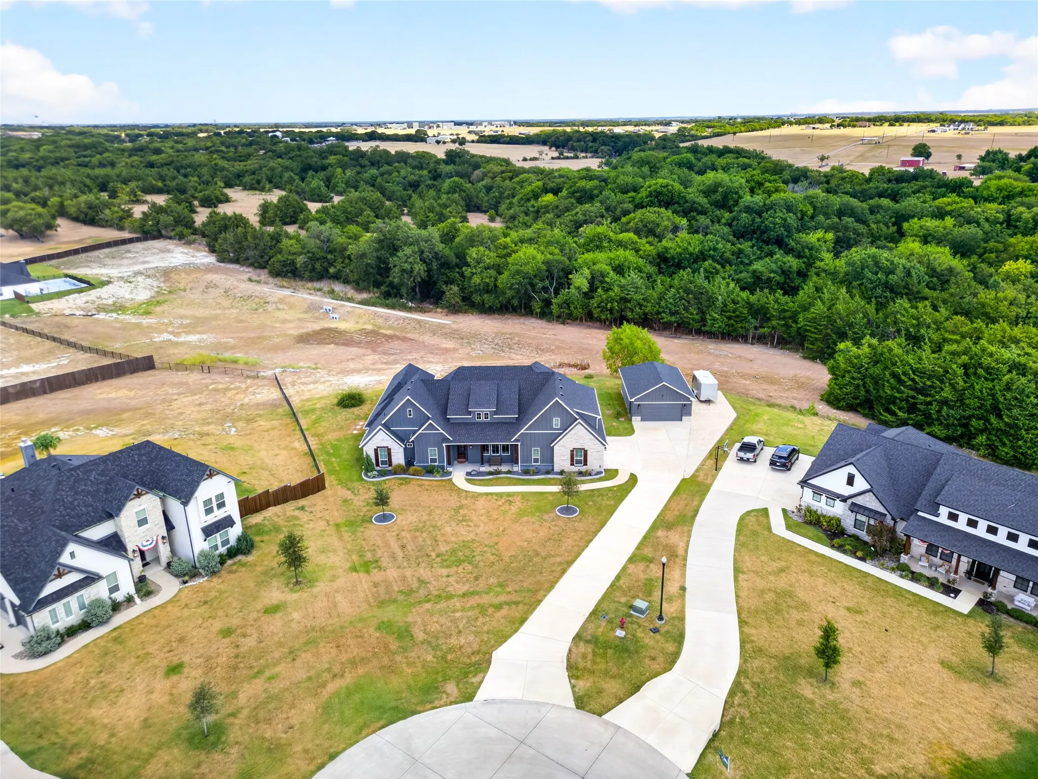 Single Family Residence For Sale in Ellis County , 10 Tamminga Trail, Waxahachie, Texas 75167, 5 Bedroom, 5 Bathroom, 7 Garage spaces, 3,740 Sqft, built in 2021, mls#21370512, Real Estate Agent in Waxahachie, Homes For Sale in Ellis county, Homes For Sale in Waxahachie, Realtor in Waxahachie Texas, Real Estate Brokerage Independent Realty Texas, Luminita Cordes Realtor