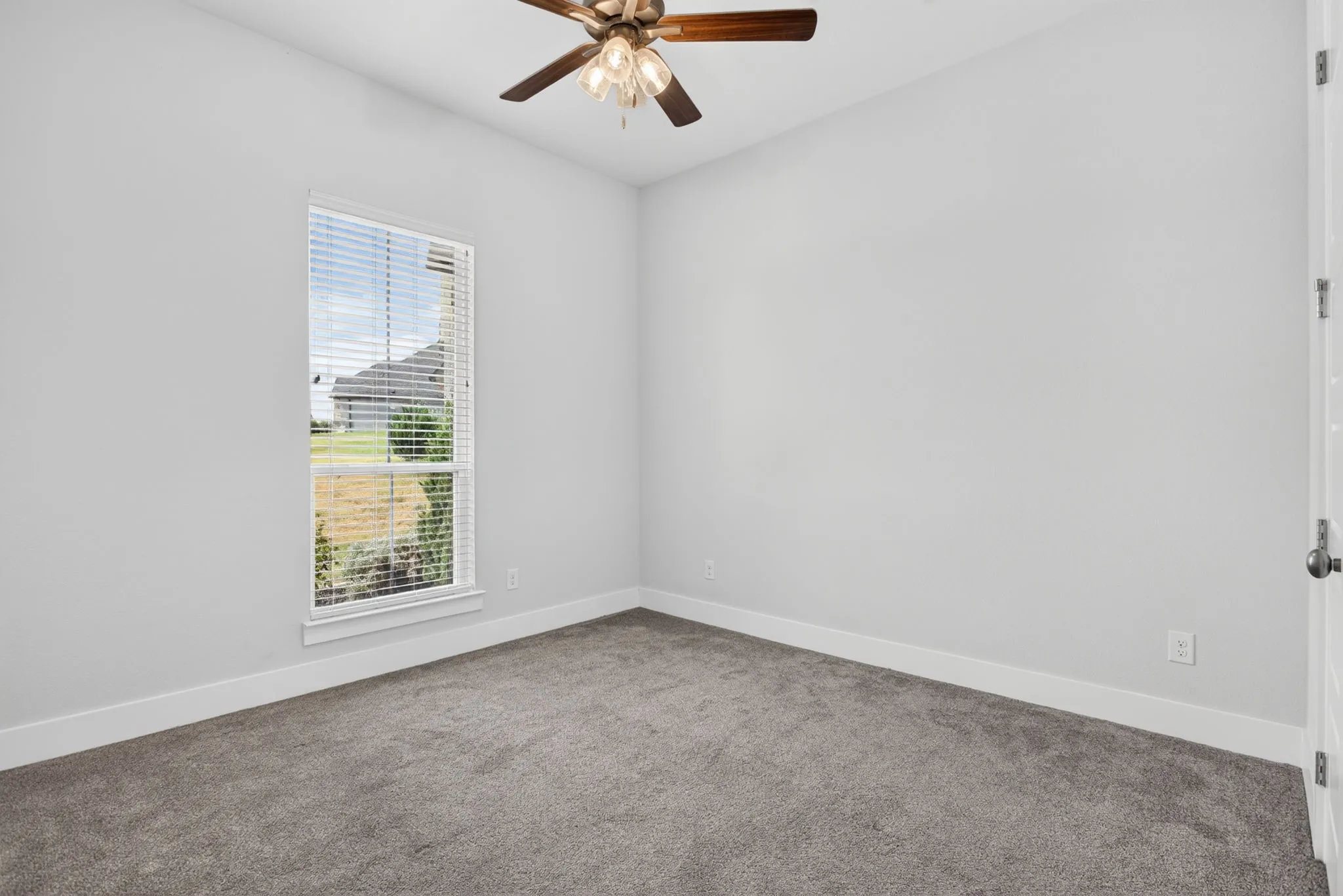 Single Family Residence For Sale in Ellis County , 10 Tamminga Trail, Waxahachie, Texas 75167, 5 Bedroom, 5 Bathroom, 7 Garage spaces, 3,740 Sqft, built in 2021, mls#21370512, Real Estate Agent in Waxahachie, Homes For Sale in Ellis county, Homes For Sale in Waxahachie, Realtor in Waxahachie Texas, Real Estate Brokerage Independent Realty Texas, Luminita Cordes Realtor