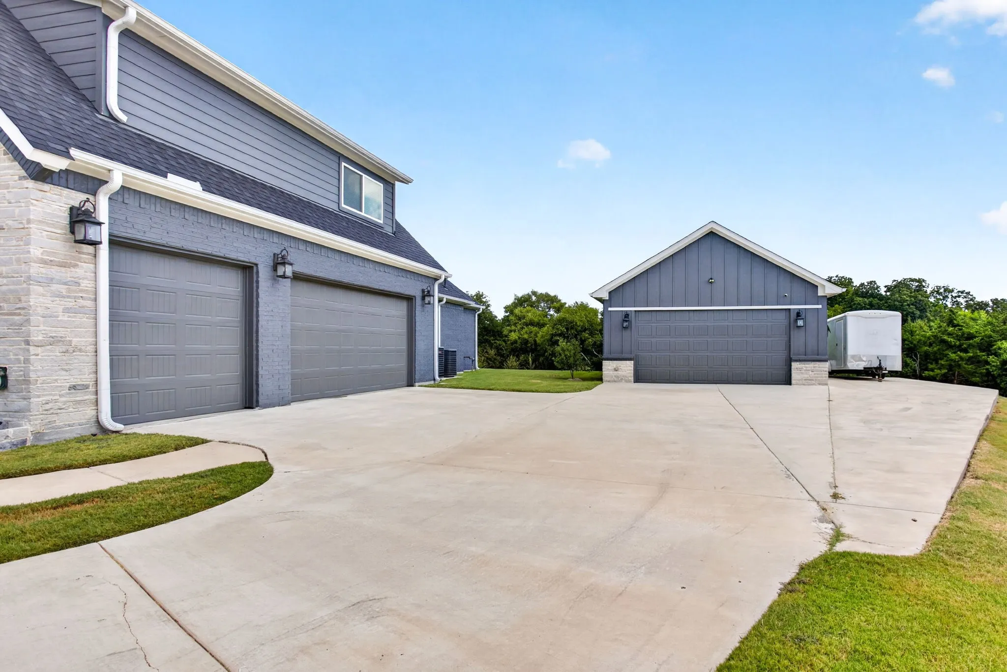 Single Family Residence For Sale in Ellis County , 10 Tamminga Trail, Waxahachie, Texas 75167, 5 Bedroom, 5 Bathroom, 7 Garage spaces, 3,740 Sqft, built in 2021, mls#21370512, Real Estate Agent in Waxahachie, Homes For Sale in Ellis county, Homes For Sale in Waxahachie, Realtor in Waxahachie Texas, Real Estate Brokerage Independent Realty Texas, Luminita Cordes Realtor