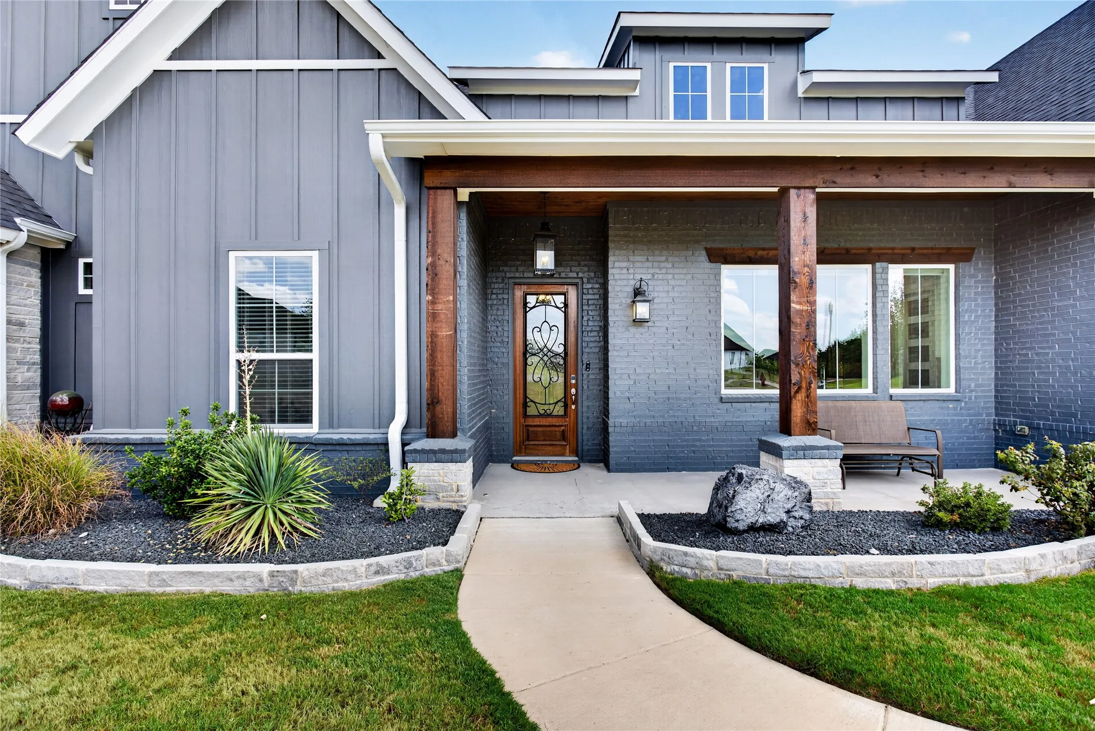 Single Family Residence For Sale in Ellis County , 10 Tamminga Trail, Waxahachie, Texas 75167, 5 Bedroom, 5 Bathroom, 7 Garage spaces, 3,740 Sqft, built in 2021, mls#21370512, Real Estate Agent in Waxahachie, Homes For Sale in Ellis county, Homes For Sale in Waxahachie, Realtor in Waxahachie Texas, Real Estate Brokerage Independent Realty Texas, Luminita Cordes Realtor