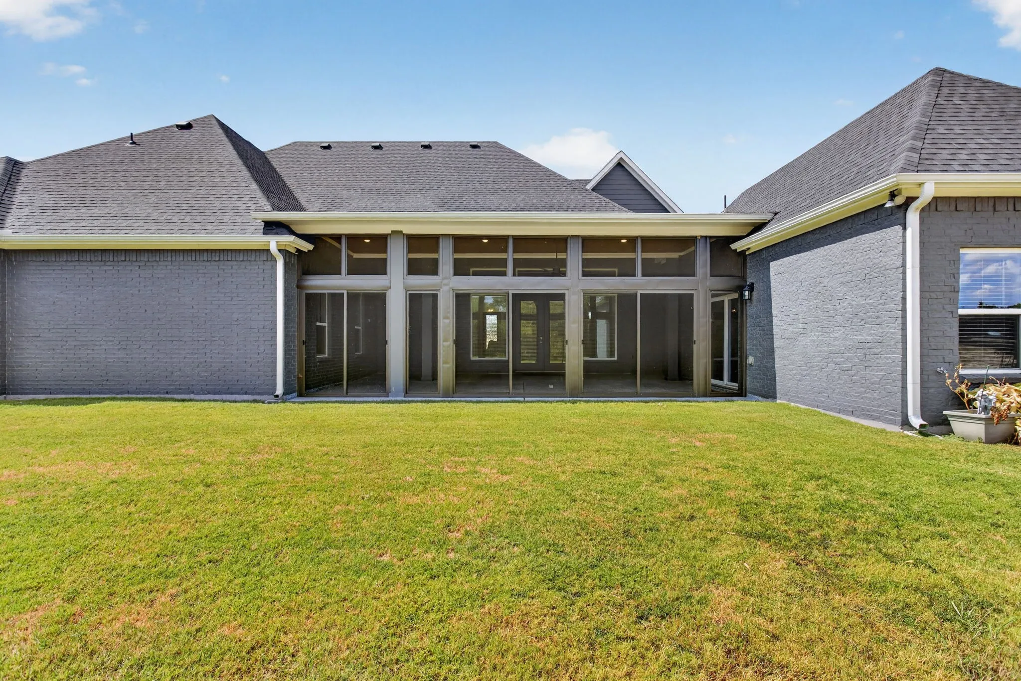 Single Family Residence For Sale in Ellis County , 10 Tamminga Trail, Waxahachie, Texas 75167, 5 Bedroom, 5 Bathroom, 7 Garage spaces, 3,740 Sqft, built in 2021, mls#21370512, Real Estate Agent in Waxahachie, Homes For Sale in Ellis county, Homes For Sale in Waxahachie, Realtor in Waxahachie Texas, Real Estate Brokerage Independent Realty Texas, Luminita Cordes Realtor