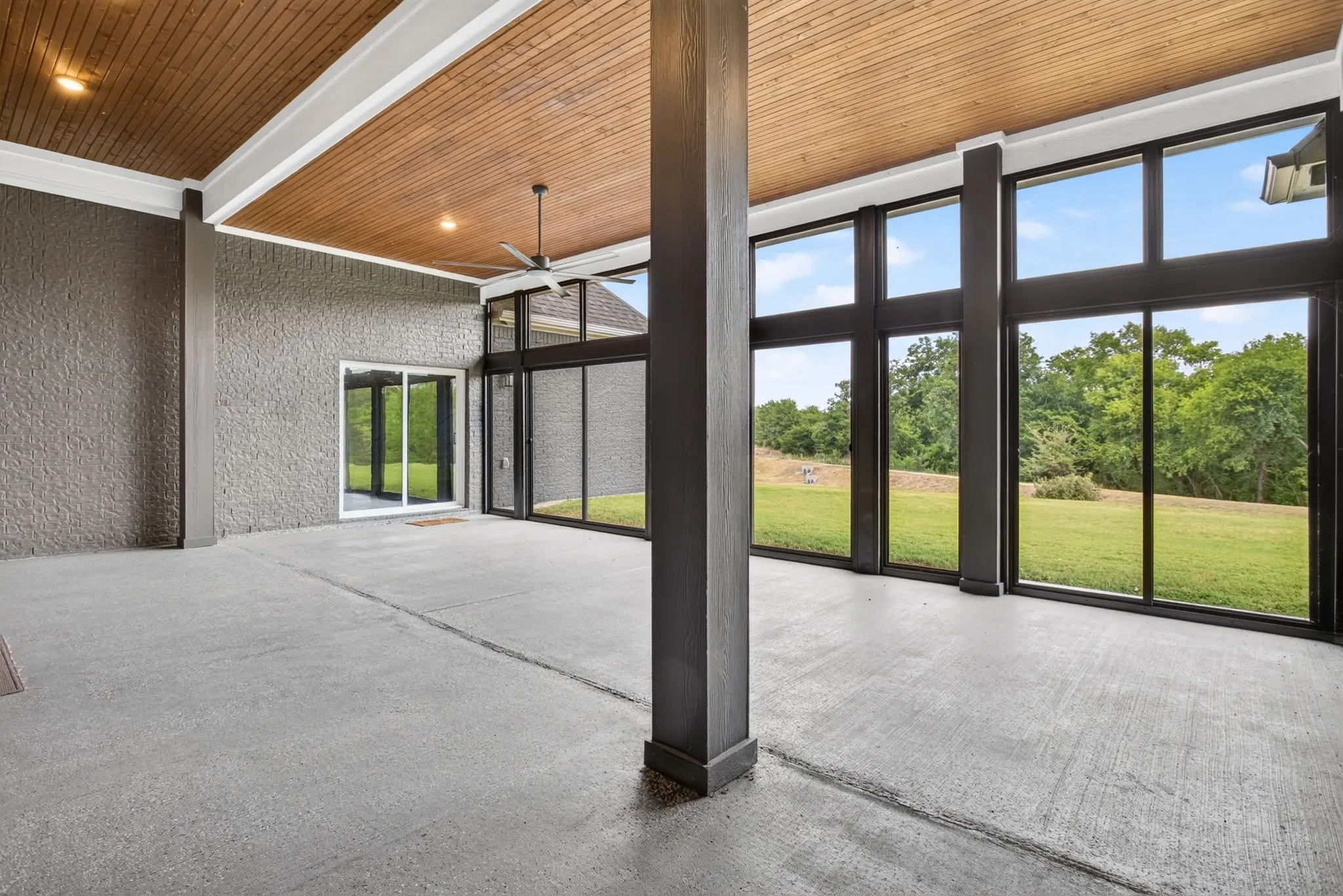 Single Family Residence For Sale in Ellis County , 10 Tamminga Trail, Waxahachie, Texas 75167, 5 Bedroom, 5 Bathroom, 7 Garage spaces, 3,740 Sqft, built in 2021, mls#21370512, Real Estate Agent in Waxahachie, Homes For Sale in Ellis county, Homes For Sale in Waxahachie, Realtor in Waxahachie Texas, Real Estate Brokerage Independent Realty Texas, Luminita Cordes Realtor