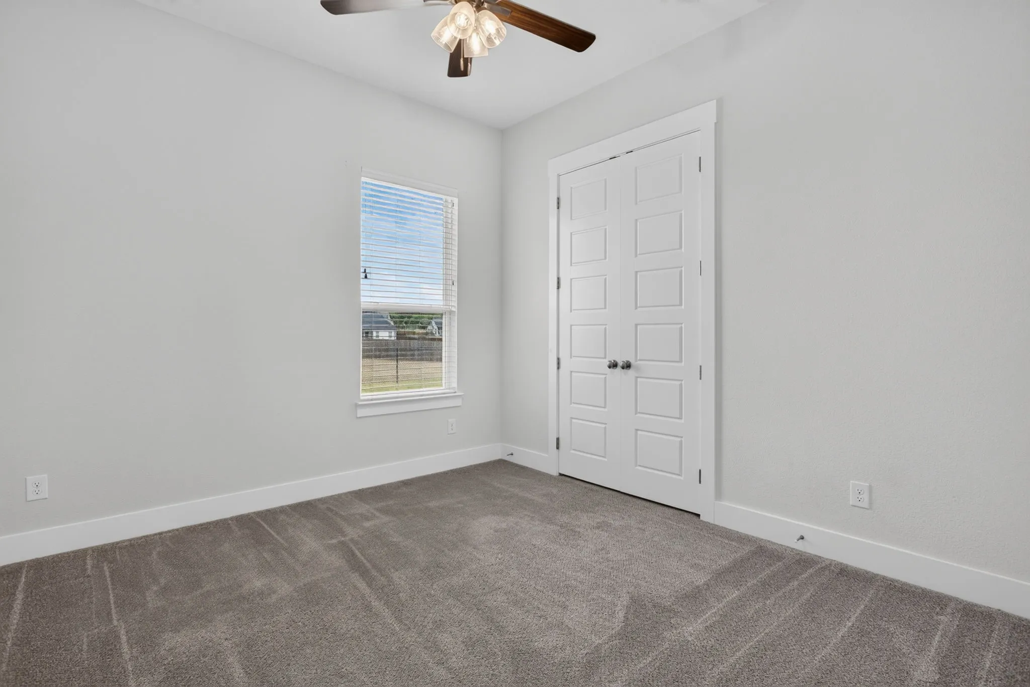Single Family Residence For Sale in Ellis County , 10 Tamminga Trail, Waxahachie, Texas 75167, 5 Bedroom, 5 Bathroom, 7 Garage spaces, 3,740 Sqft, built in 2021, mls#21370512, Real Estate Agent in Waxahachie, Homes For Sale in Ellis county, Homes For Sale in Waxahachie, Realtor in Waxahachie Texas, Real Estate Brokerage Independent Realty Texas, Luminita Cordes Realtor
