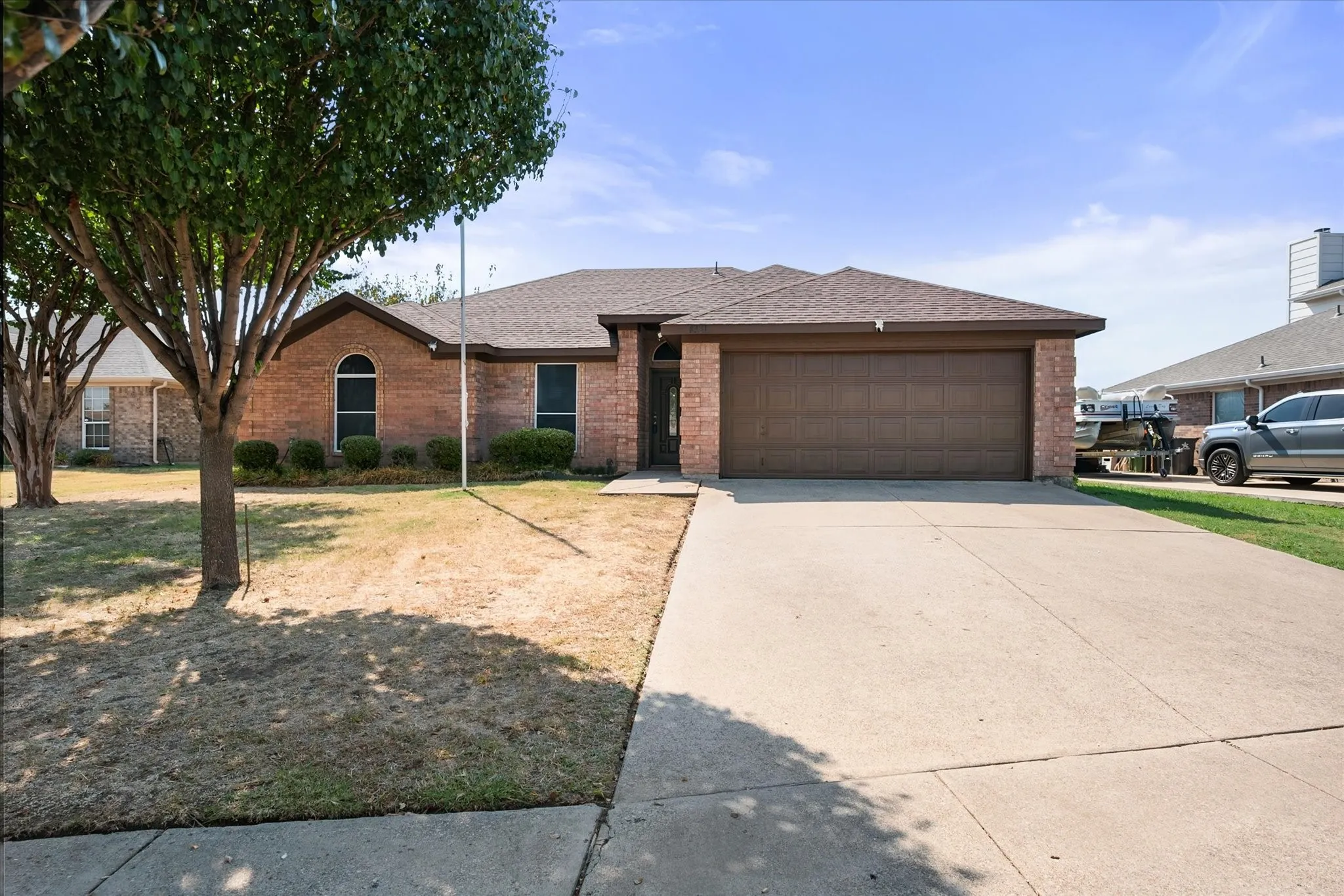 Single Family Residence For Sale in Tarrant County , 8031 Blue Duck Trail, Arlington, Texas 76002, 3 Bedroom, 2 Bathroom, 2 Garage spaces, 1,626 Sqft, built in 2001, mls#21369685, Real Estate Agent in Arlington, Homes For Sale in Tarrant county, Homes For Sale in Arlington, Realtor in Arlington Texas, Real Estate Brokerage Independent Realty Texas, Luminita Cordes Realtor