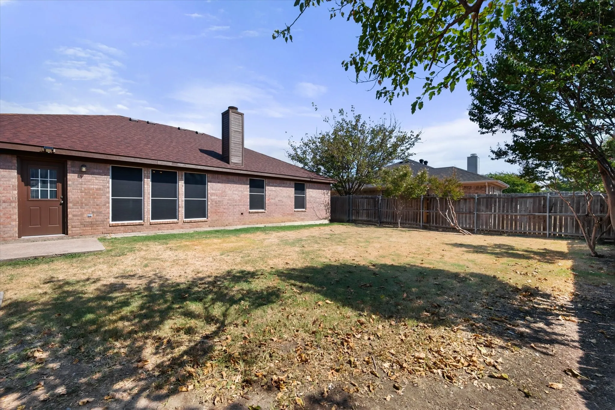 Extra large backyard!
