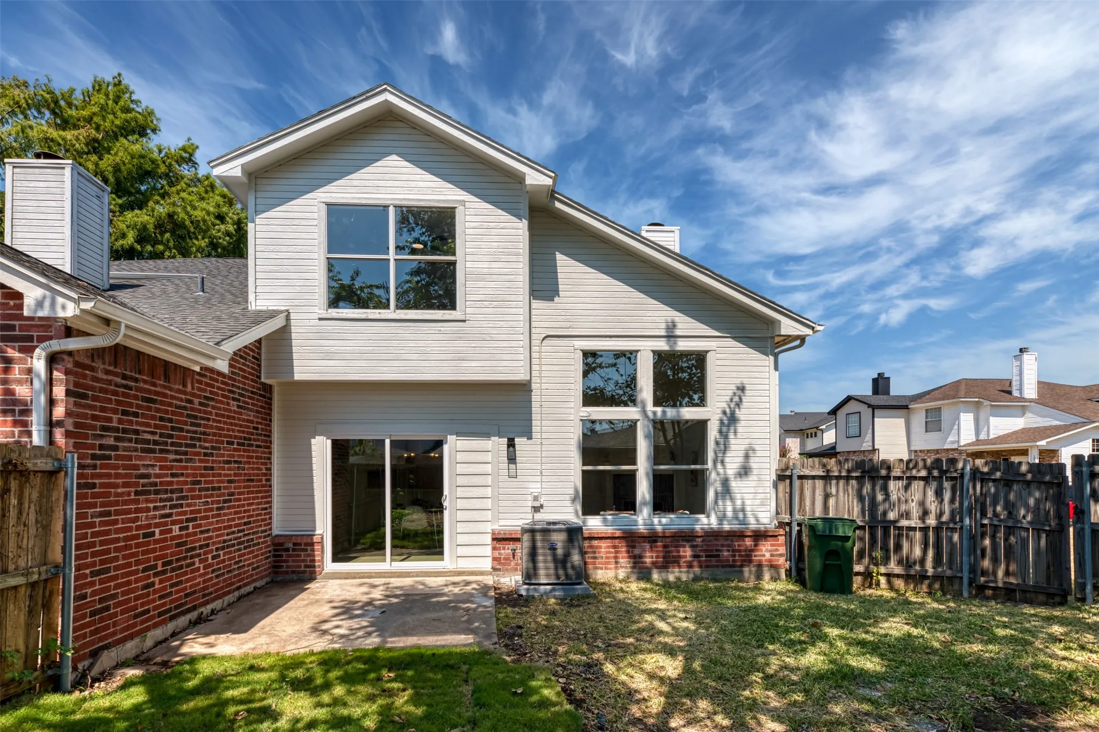 Single Family Residence For Sale in Tarrant County , 1012 Cheddar Court, Arlington, Texas 76017, 3 Bedroom, 3 Bathroom, 2 Garage spaces, 1,577 Sqft, built in 1996, mls#21355183, Real Estate Agent in Arlington, Homes For Sale in Tarrant county, Homes For Sale in Arlington, Realtor in Arlington Texas, Real Estate Brokerage Independent Realty Texas, Luminita Cordes Realtor
