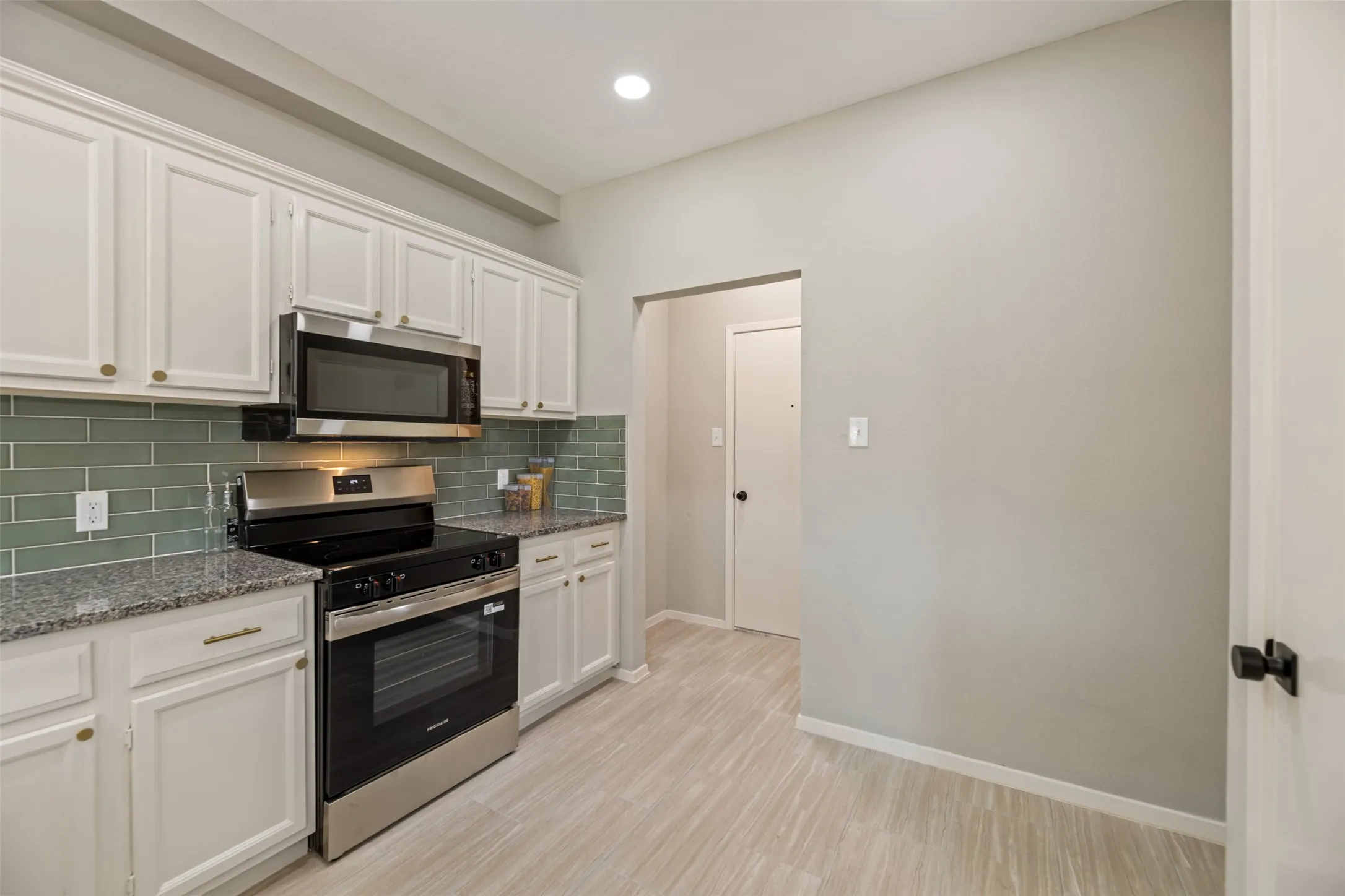 New granite, back splash and stainless appliances