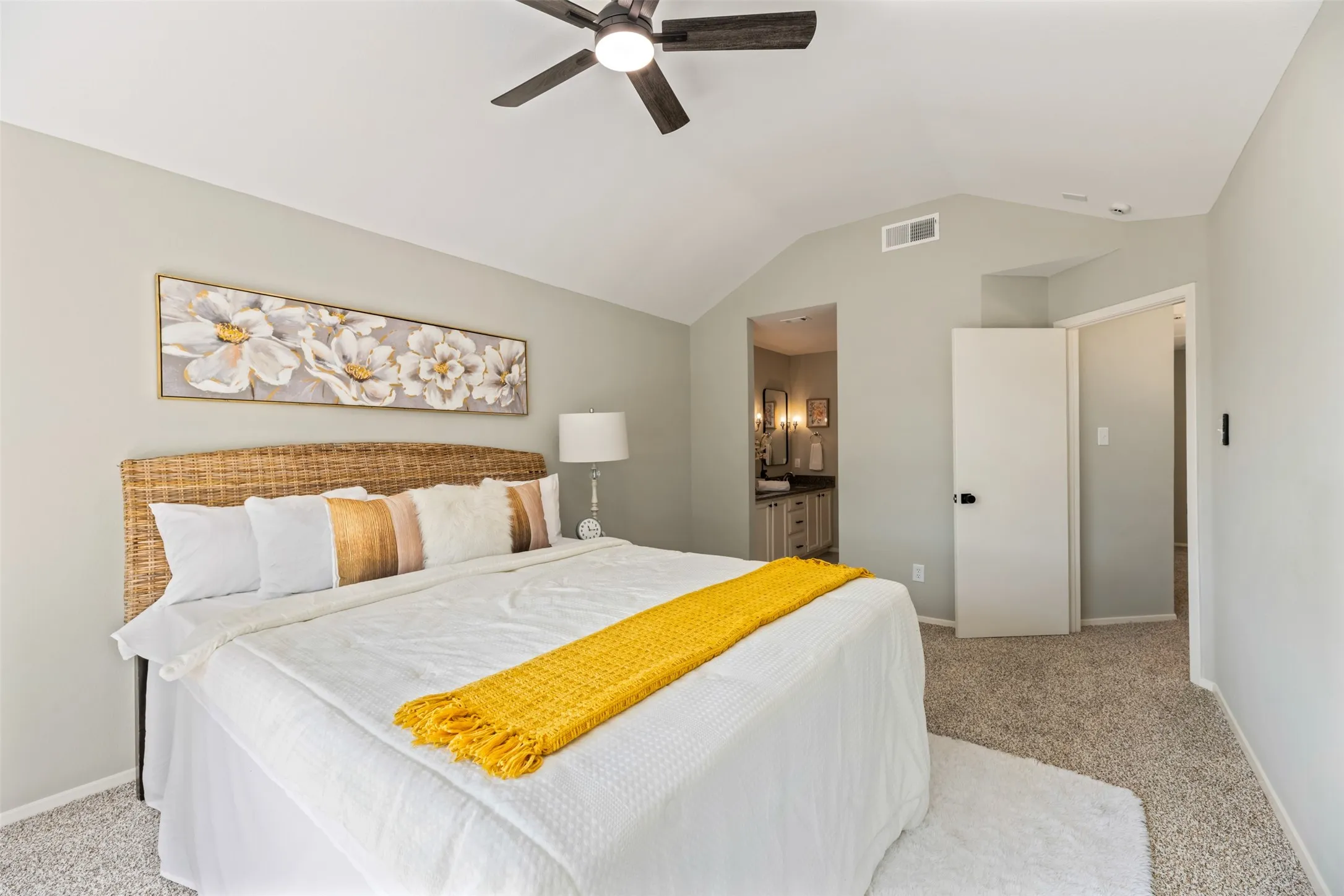 Single Family Residence For Sale in Tarrant County , 1012 Cheddar Court, Arlington, Texas 76017, 3 Bedroom, 3 Bathroom, 2 Garage spaces, 1,577 Sqft, built in 1996, mls#21355183, Real Estate Agent in Arlington, Homes For Sale in Tarrant county, Homes For Sale in Arlington, Realtor in Arlington Texas, Real Estate Brokerage Independent Realty Texas, Luminita Cordes Realtor