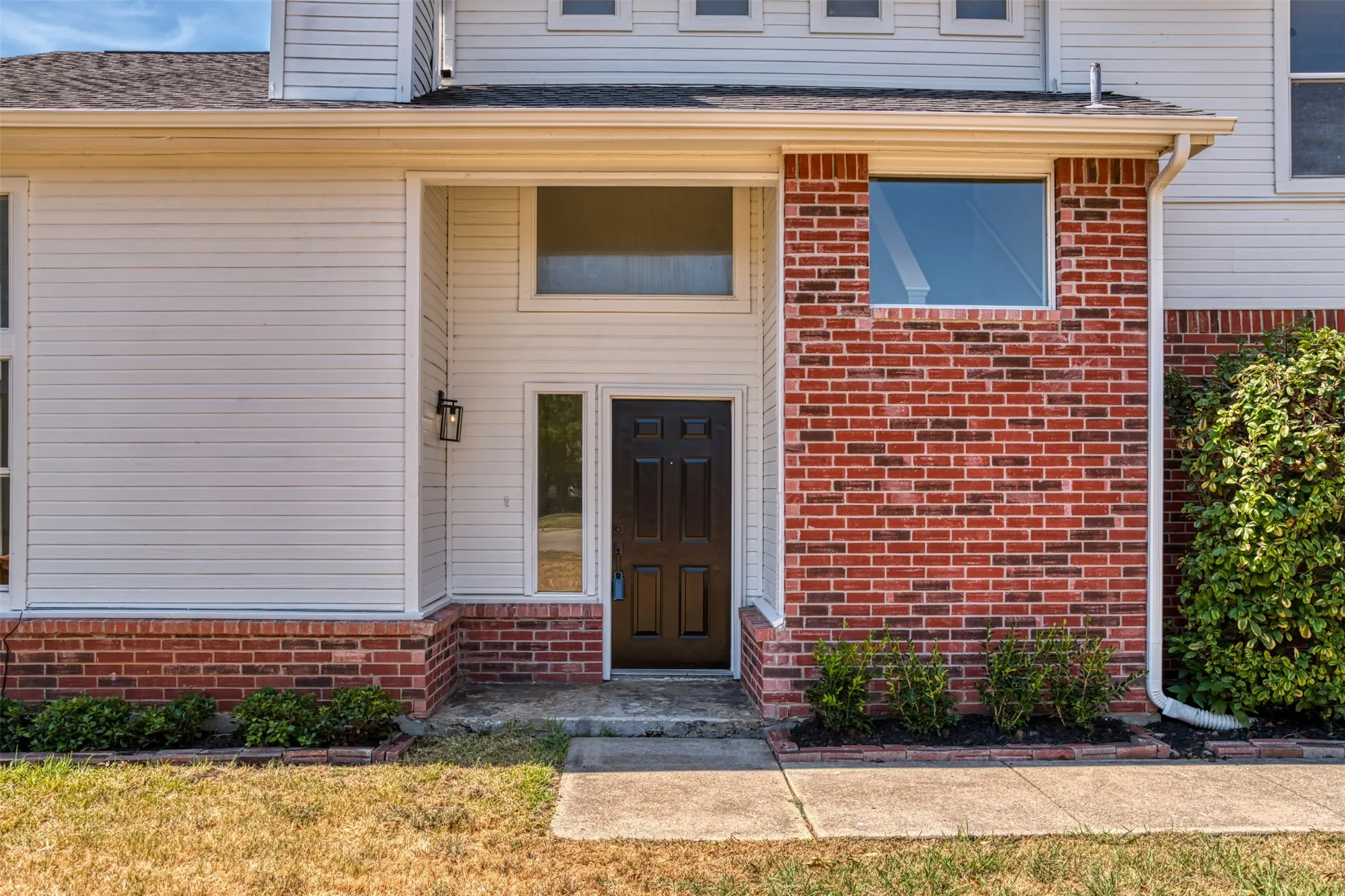 Single Family Residence For Sale in Tarrant County , 1012 Cheddar Court, Arlington, Texas 76017, 3 Bedroom, 3 Bathroom, 2 Garage spaces, 1,577 Sqft, built in 1996, mls#21355183, Real Estate Agent in Arlington, Homes For Sale in Tarrant county, Homes For Sale in Arlington, Realtor in Arlington Texas, Real Estate Brokerage Independent Realty Texas, Luminita Cordes Realtor