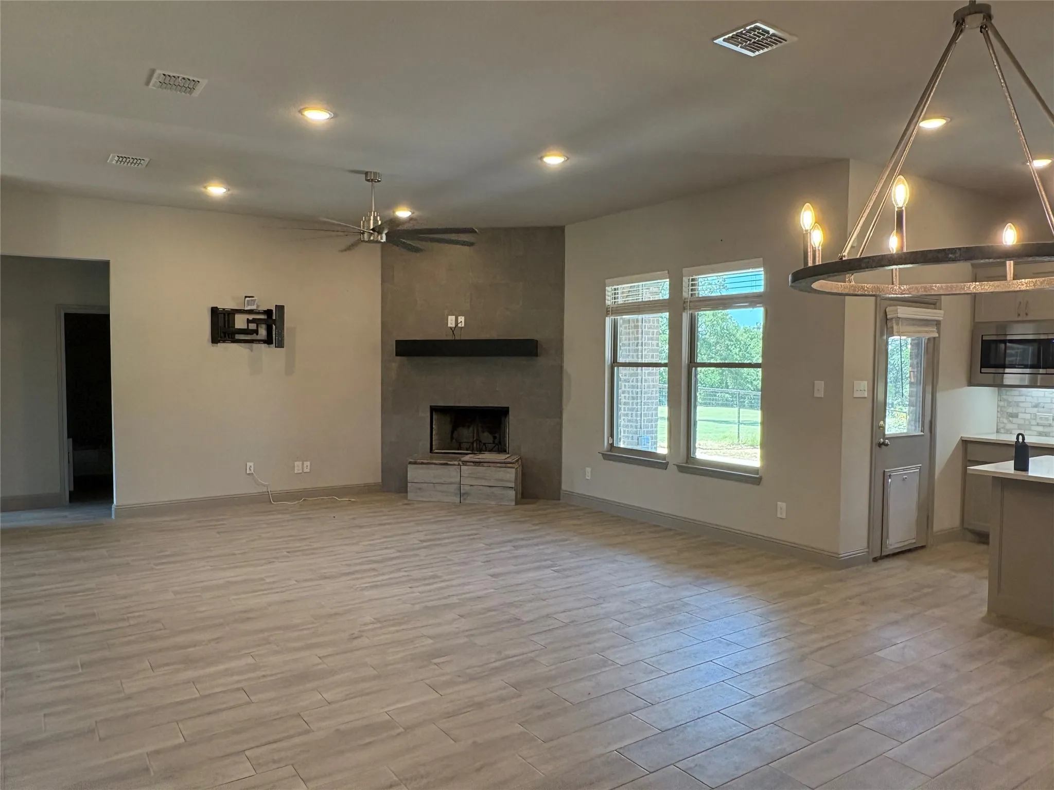 Single Family Residence For Sale in Parker County , 100 Aslan Road, Poolville, Texas 76487, 3 Bedroom, 3 Bathroom, 2 Garage spaces, 2,246 Sqft, built in 2022, mls#21372858, Real Estate Agent in Poolville, Homes For Sale in Parker county, Homes For Sale in Poolville, Realtor in Poolville Texas, Real Estate Brokerage Independent Realty Texas, Luminita Cordes Realtor