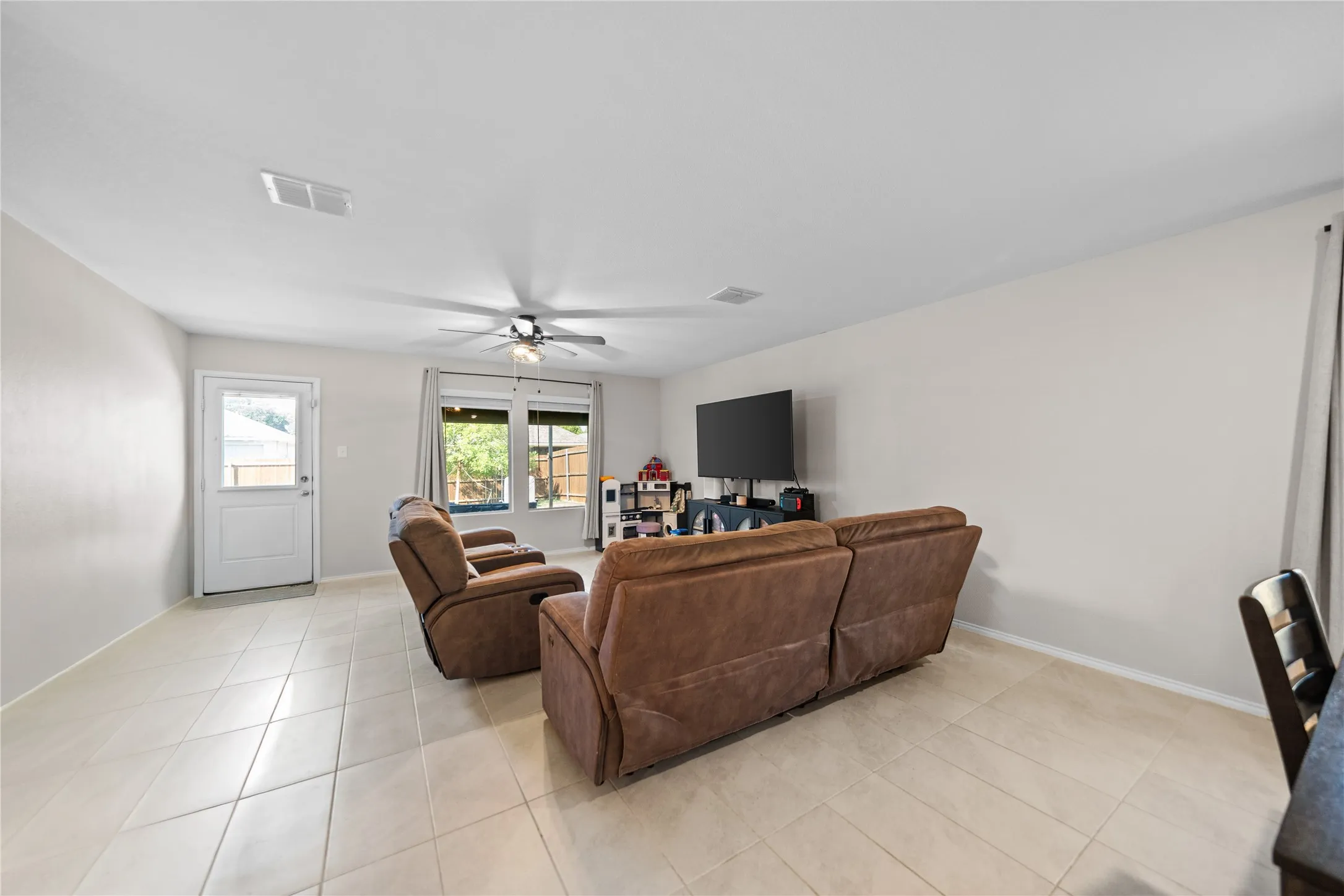Single Family Residence For Sale in Ellis County , 2015 Ava Drive, Ennis, Texas 75119, 3 Bedroom, 2 Bathroom, 2 Garage spaces, 1,515 Sqft, built in 2023, mls#21372970, Real Estate Agent in Ennis, Homes For Sale in Ellis county, Homes For Sale in Ennis, Realtor in Ennis Texas, Real Estate Brokerage Independent Realty Texas, Luminita Cordes Realtor