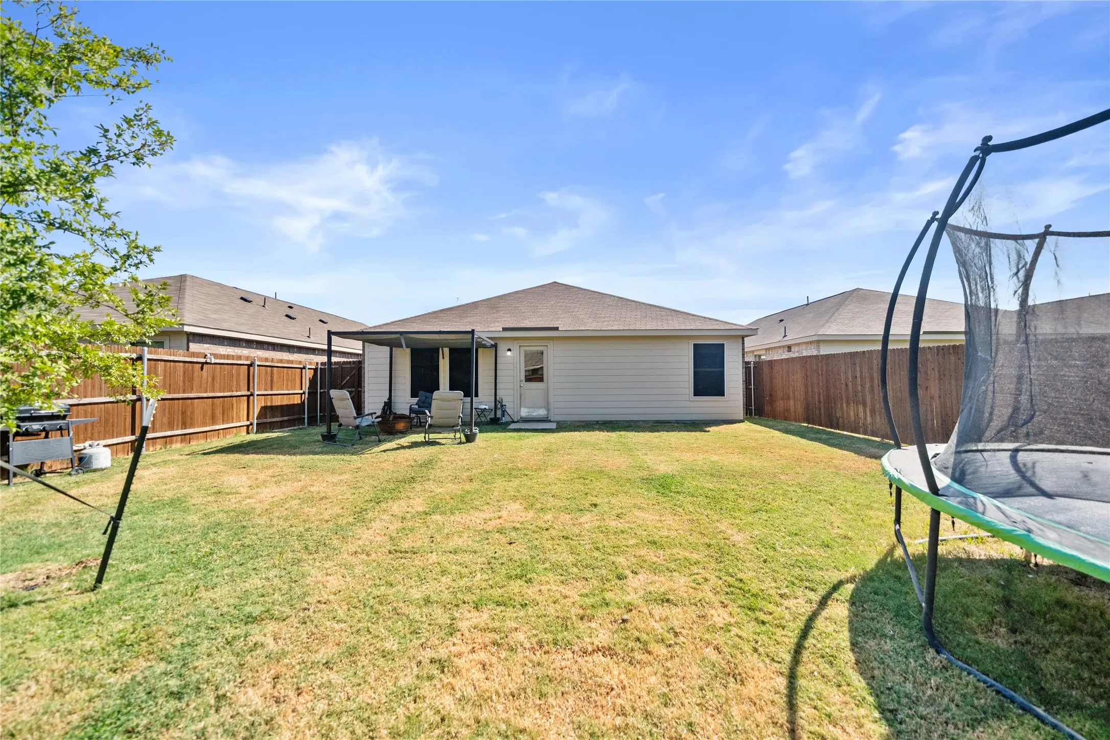 Single Family Residence For Sale in Ellis County , 2015 Ava Drive, Ennis, Texas 75119, 3 Bedroom, 2 Bathroom, 2 Garage spaces, 1,515 Sqft, built in 2023, mls#21372970, Real Estate Agent in Ennis, Homes For Sale in Ellis county, Homes For Sale in Ennis, Realtor in Ennis Texas, Real Estate Brokerage Independent Realty Texas, Luminita Cordes Realtor