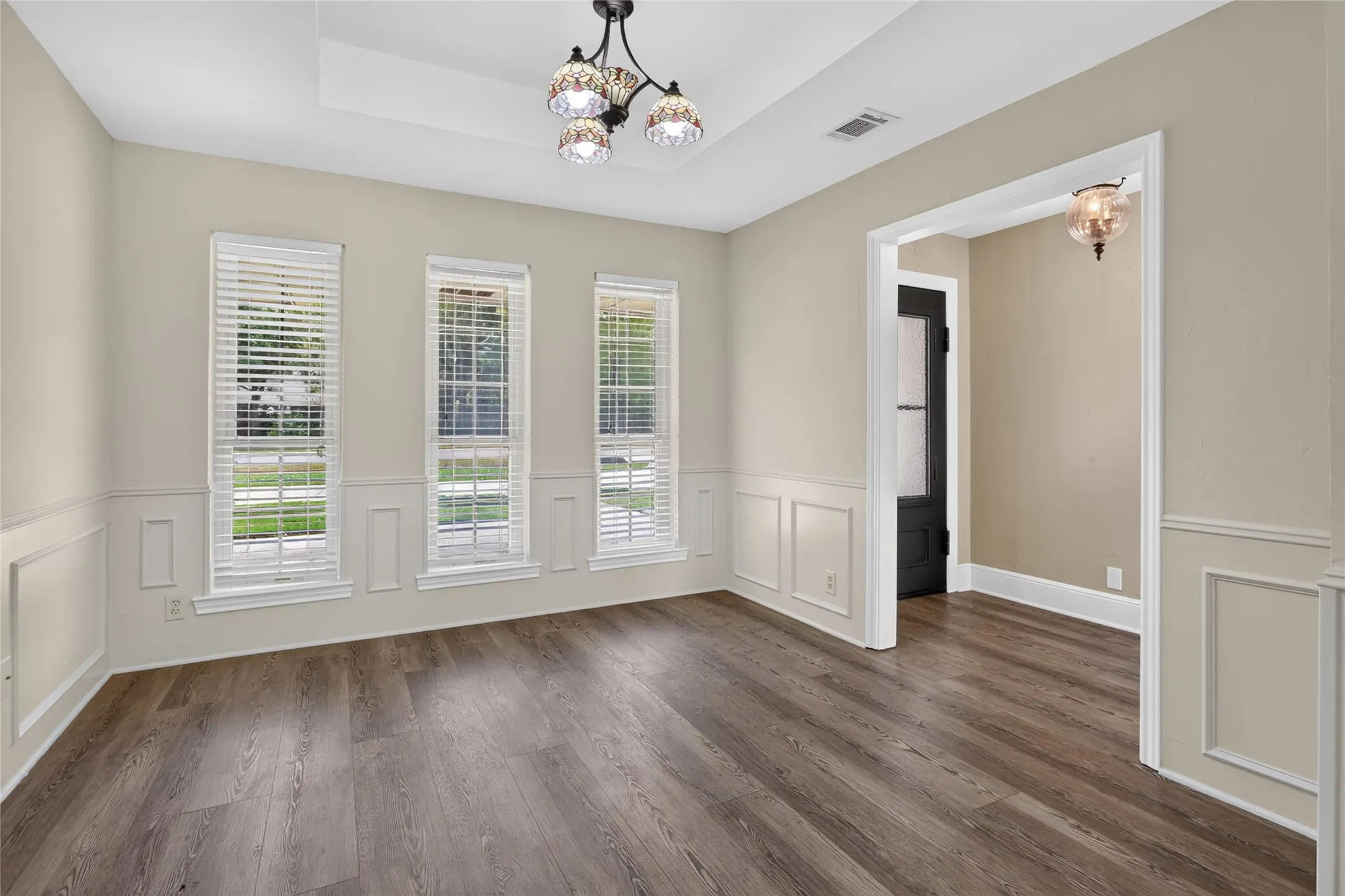 Single Family Residence For Rent in Tarrant County , 1400 Emerald Circle, Southlake, Texas 76092, 5 Bedroom, 4 Bathroom, 2 Garage spaces, 3,576 Sqft, built in 1984, mls#21371192, Real Estate Agent in Southlake, Homes For Rent in Tarrant county, Homes For Rent in Southlake, Realtor in Southlake Texas, Real Estate Brokerage Independent Realty Texas, Luminita Cordes Realtor