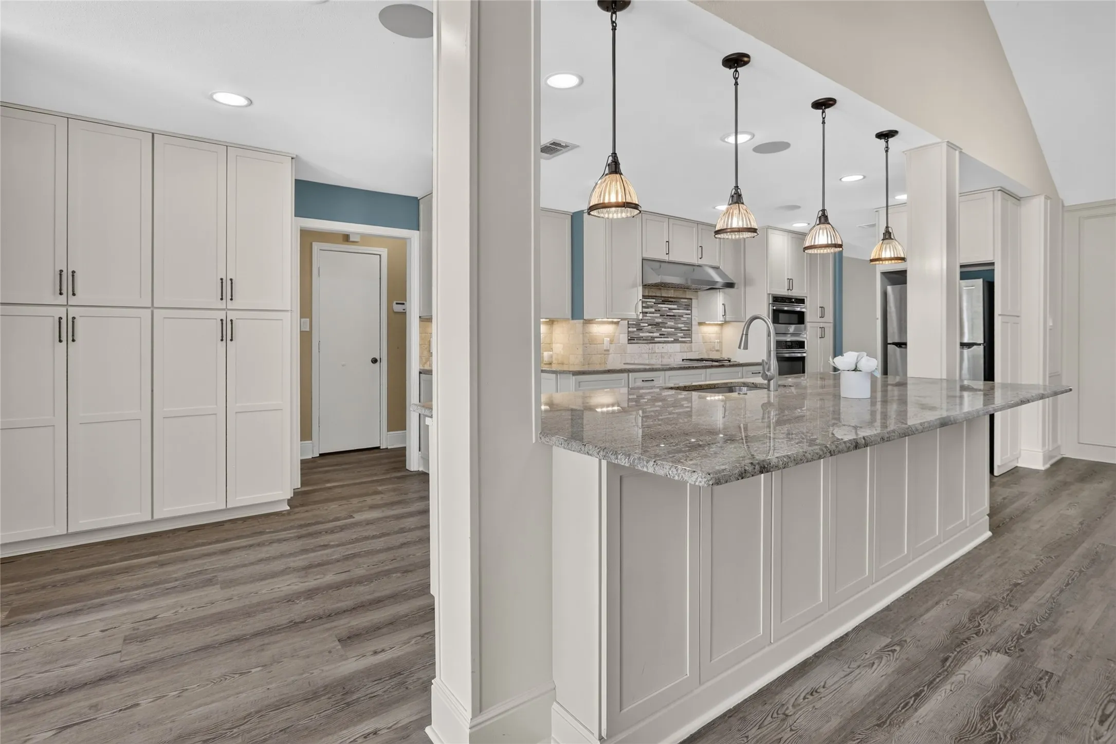 Single Family Residence For Rent in Tarrant County , 1400 Emerald Circle, Southlake, Texas 76092, 5 Bedroom, 4 Bathroom, 2 Garage spaces, 3,576 Sqft, built in 1984, mls#21371192, Real Estate Agent in Southlake, Homes For Rent in Tarrant county, Homes For Rent in Southlake, Realtor in Southlake Texas, Real Estate Brokerage Independent Realty Texas, Luminita Cordes Realtor
